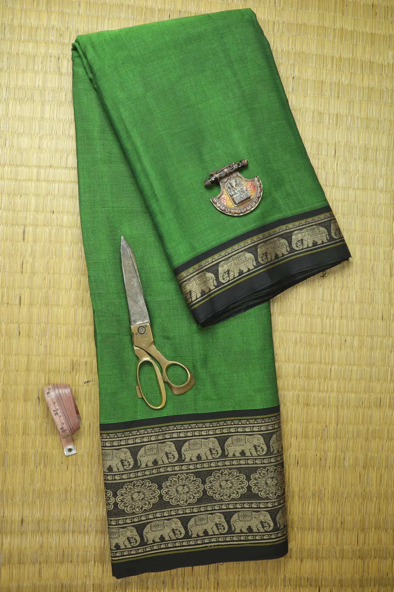 green-elephant-flower-narayanpet-fabric-soft-cotton-fabric-pf000609-a