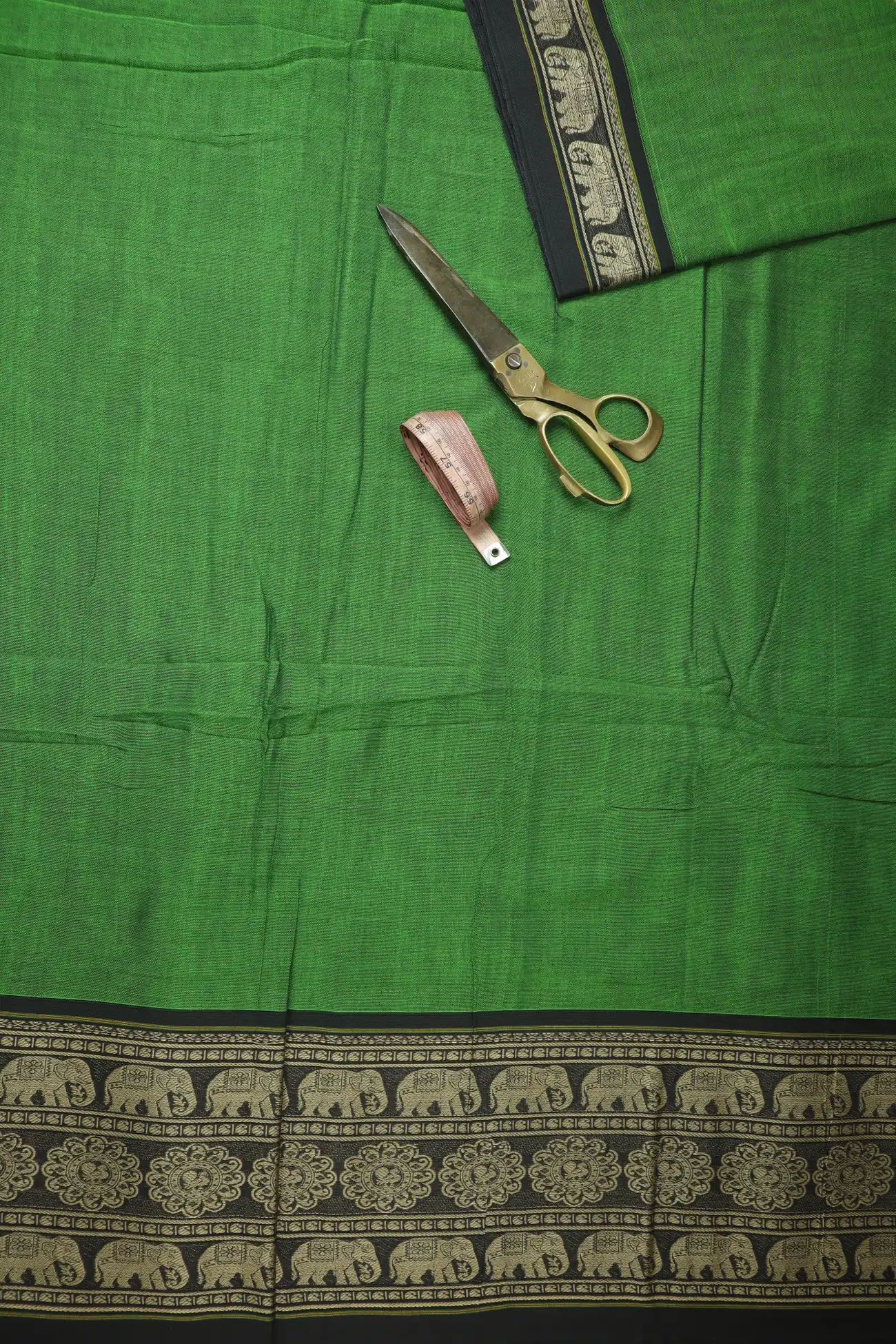 green-elephant-flower-narayanpet-fabric-soft-cotton-fabric-pf000609-b