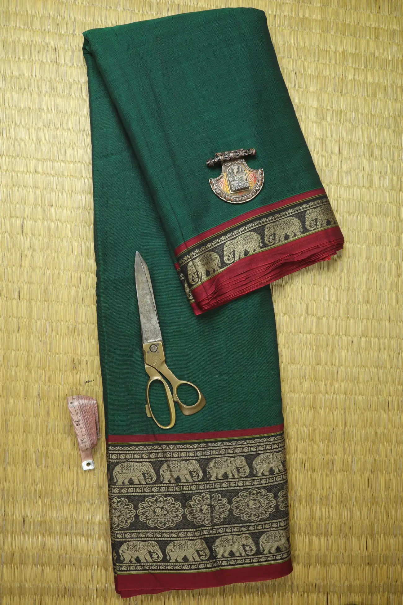 dark-green-elephant-flower-narayanpet-fabric-soft-cotton-fabric-pf000612-a