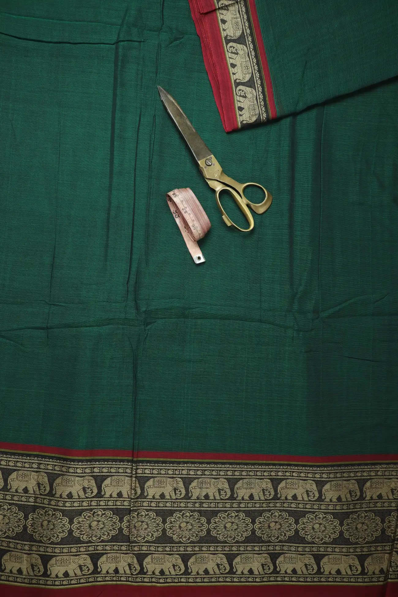 dark-green-elephant-flower-narayanpet-fabric-soft-cotton-fabric-pf000612-b