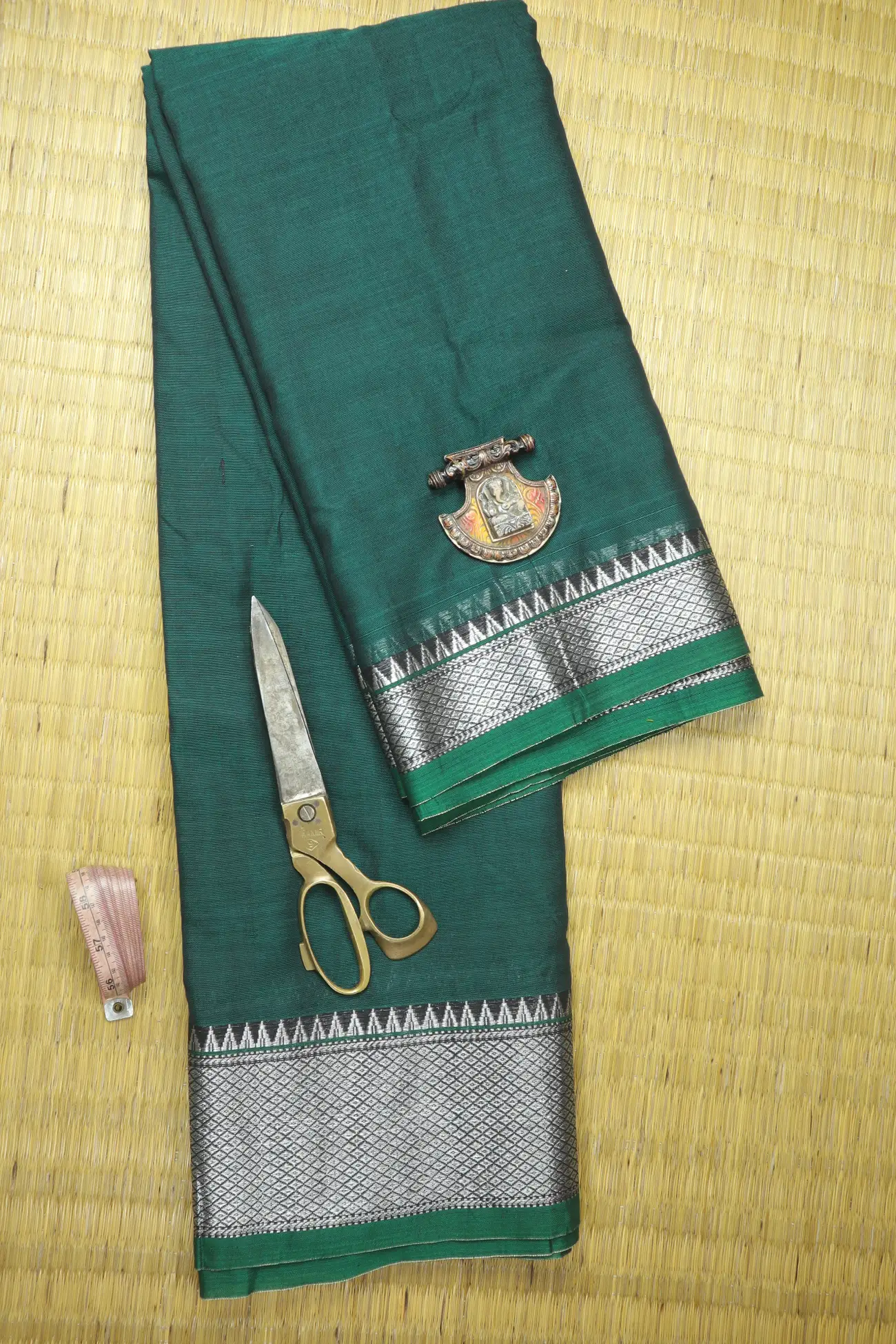dark-green-bavanji-border-narayanpet-fabric-soft-cotton-fabric-pf000615-a