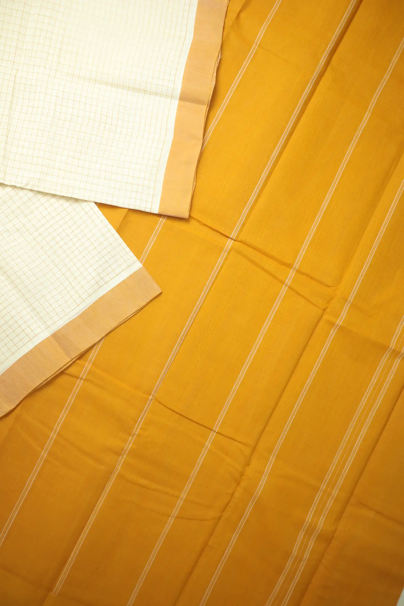 white-plain-coimbatore-cotton-saree-cbe000581-b