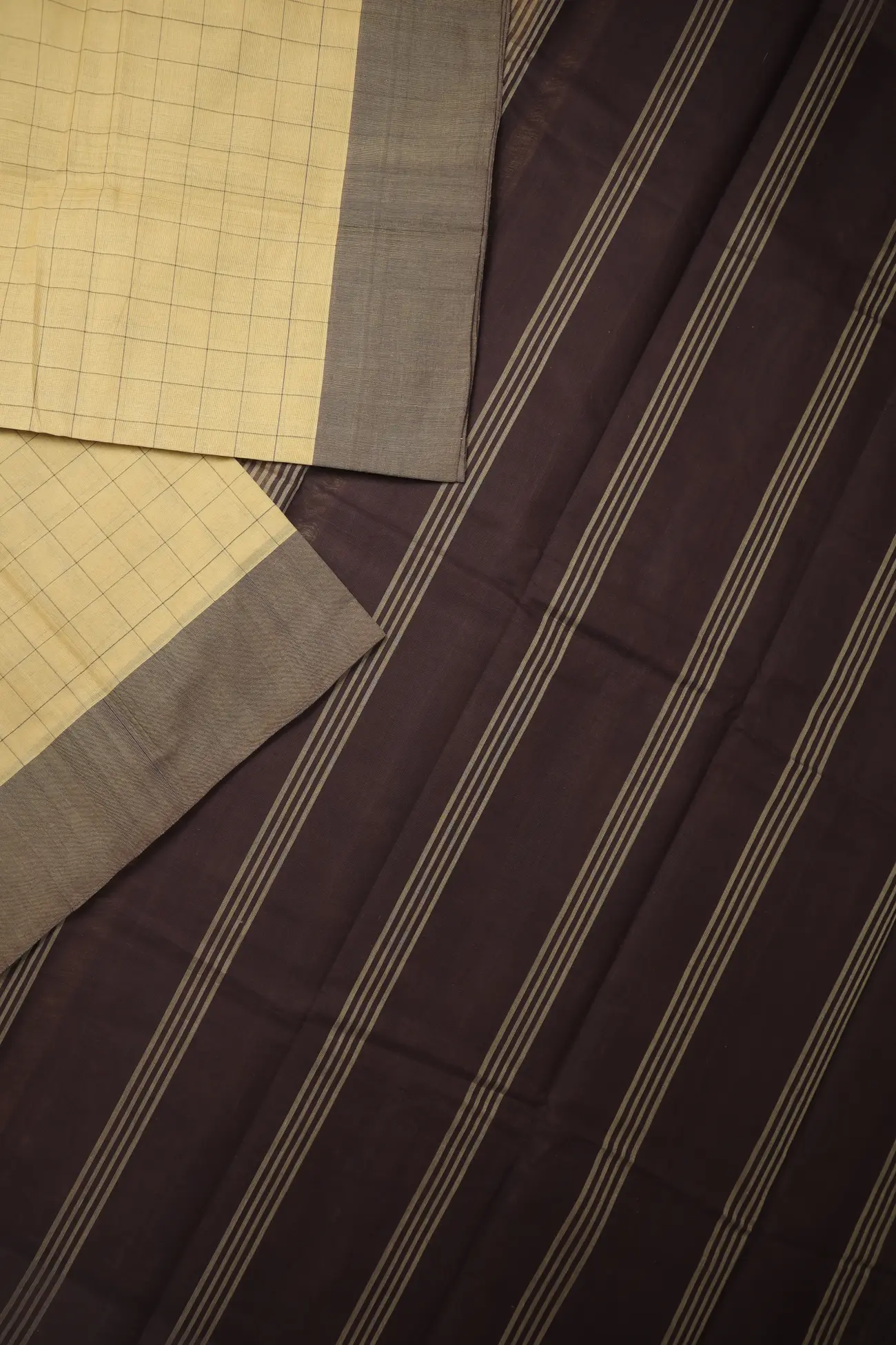 white-plain-coimbatore-cotton-saree-cbe000610-b