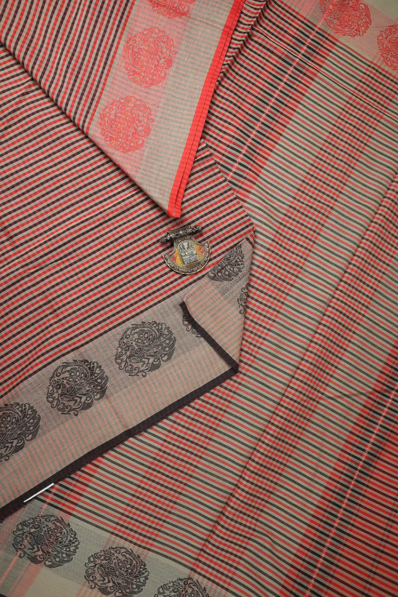 red-peacock-begumpuri-saree-kv001511-a