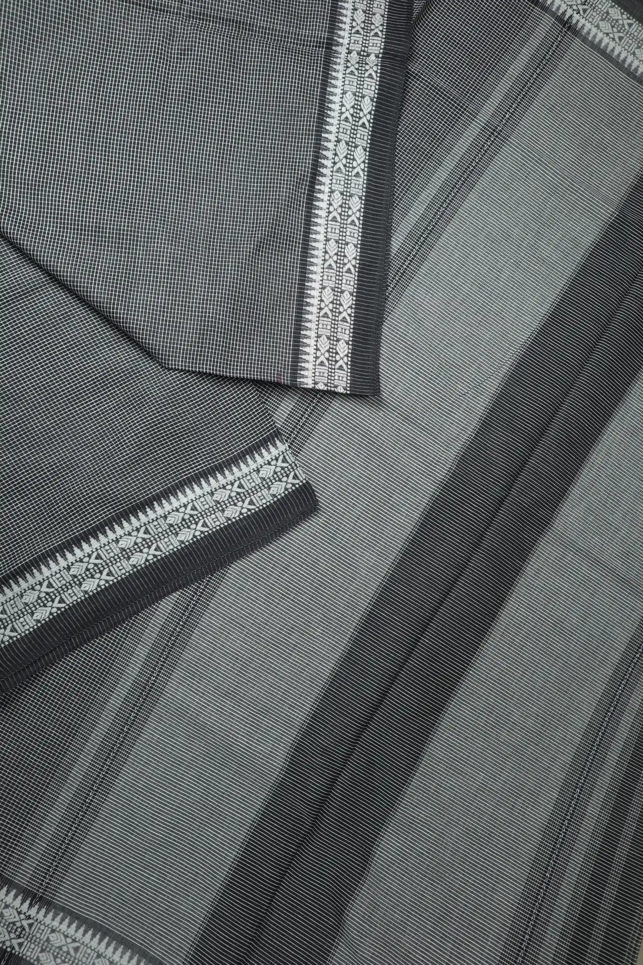 black-fish-begumpuri-saree-kv001514-b