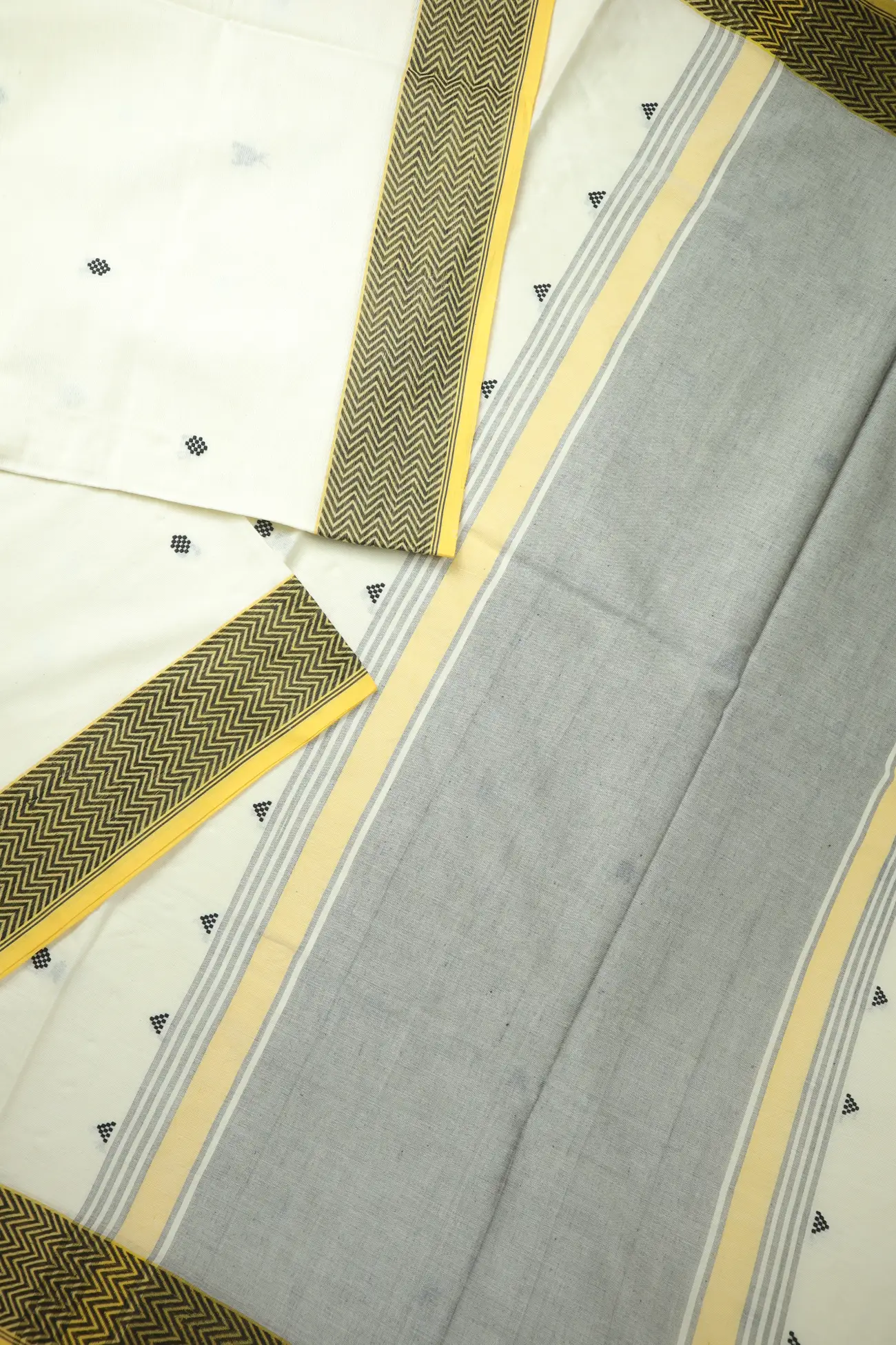 off-white-zigzag-begumpuri-saree-kv001501-b
