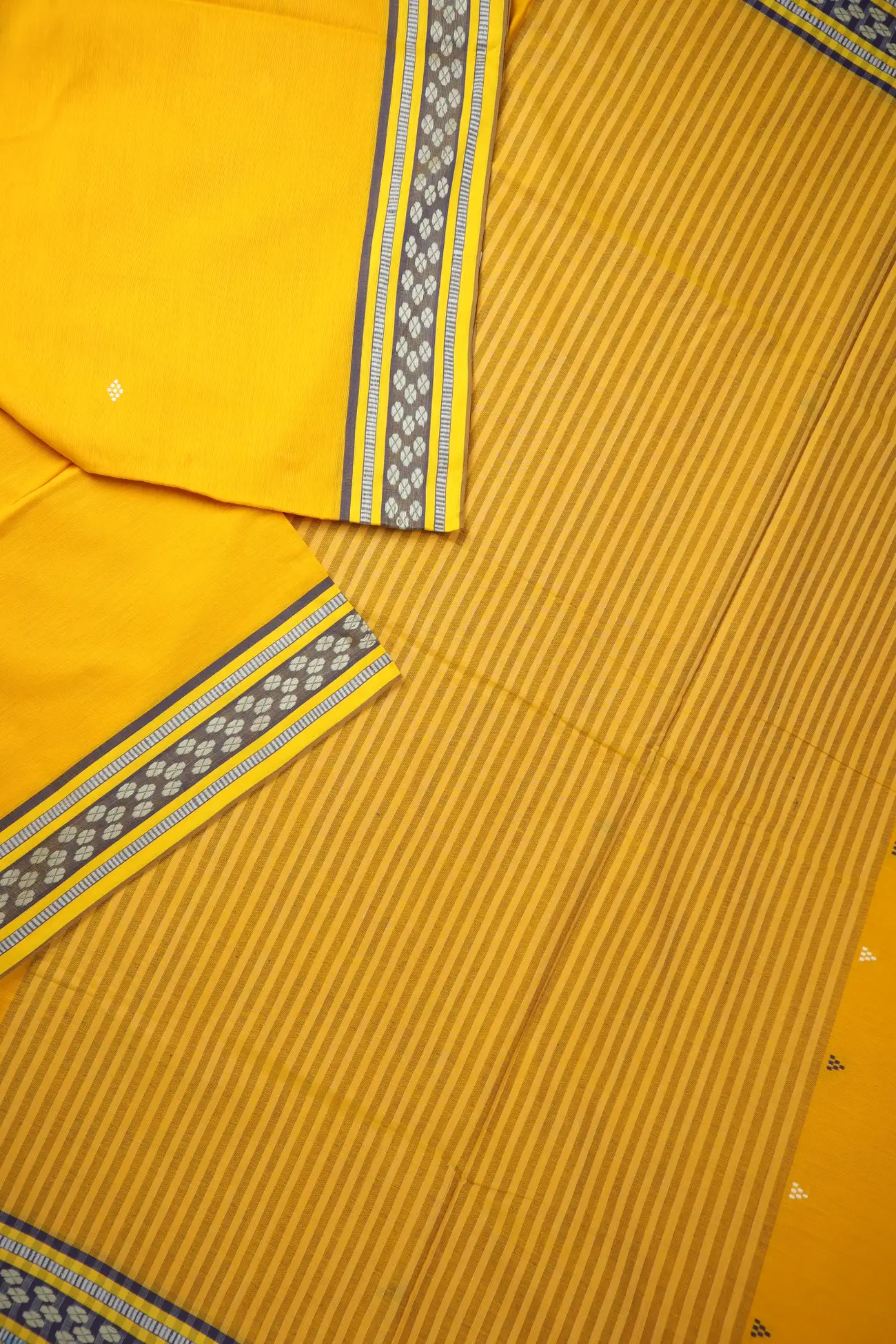 mango-yellow-buttas-begumpuri-saree-kv001500-b