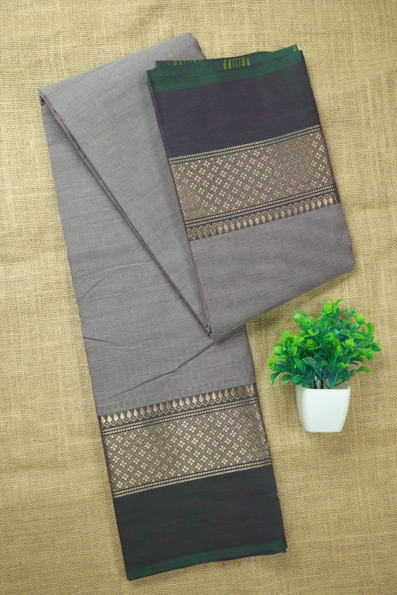 gray-diamoned-leaf-malarkodi-saree-mk008430-a