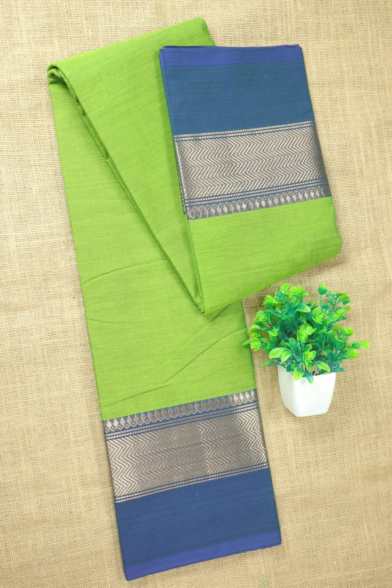 green-zigzag-leaf-malarkodi-saree-mk008397-a