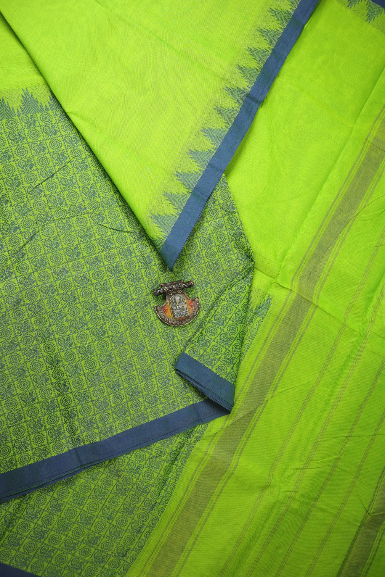 light-green-ruthratcham-peacock-kanchi-cotton-saree-uu005754-a
