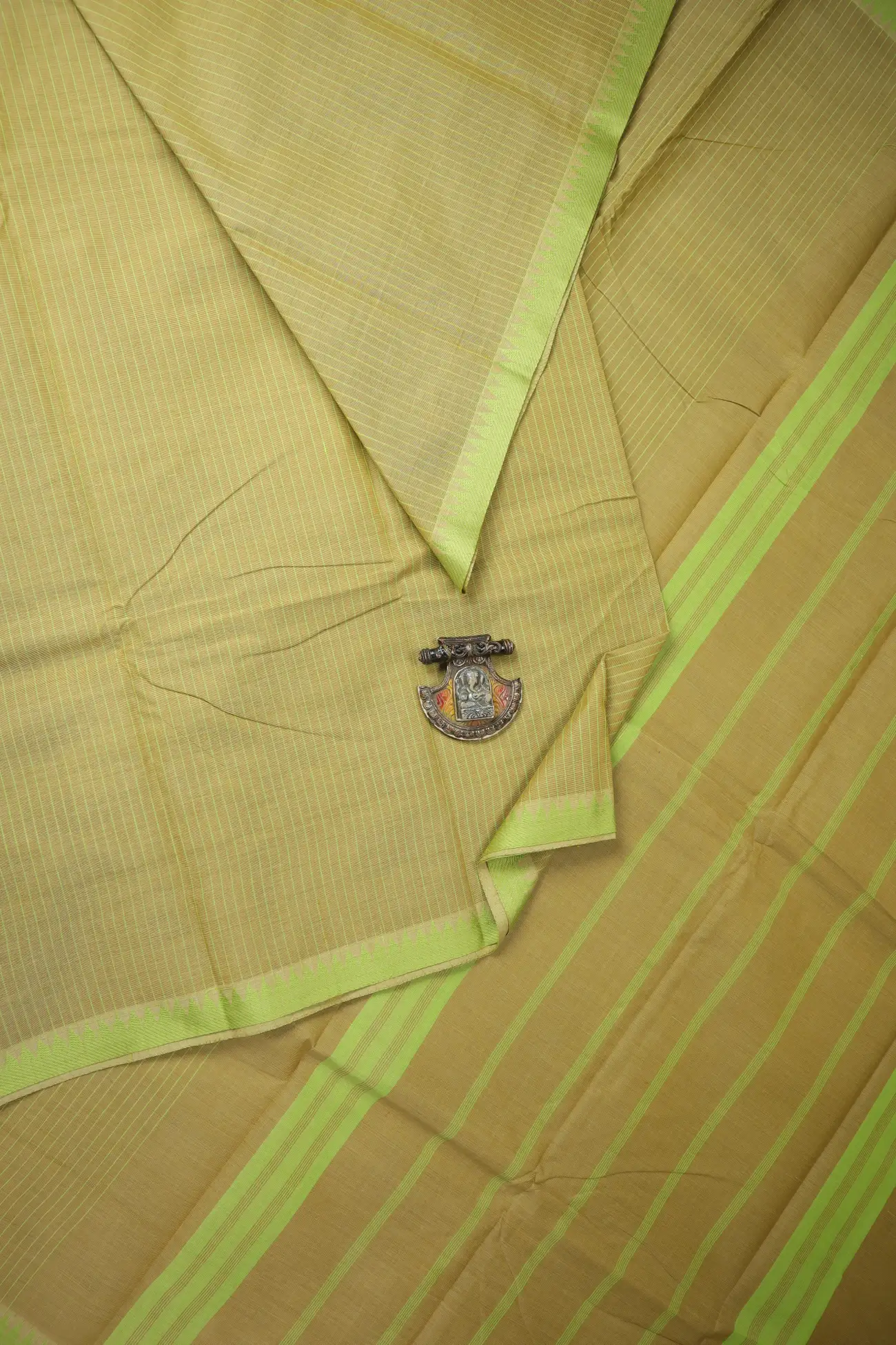 wheat-temple-checked-saree-ck002866-a