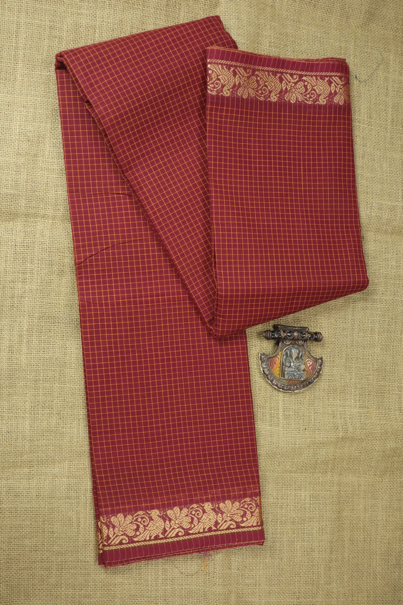 maroon-peacock-flower-checked-saree-ck002877-a