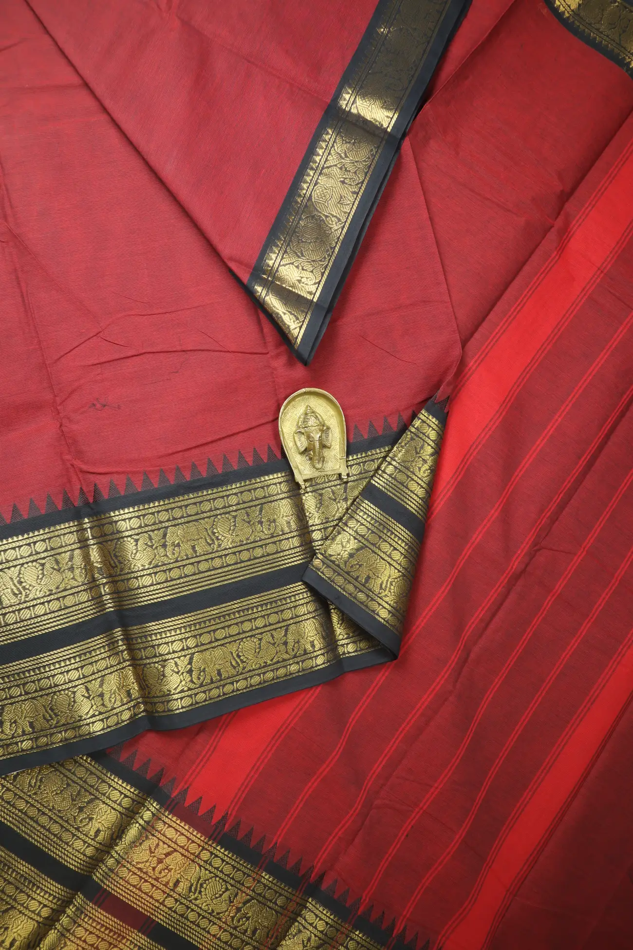 dark-maroon-peacock-elephant-grand-chettinad-saree-gc002944-a