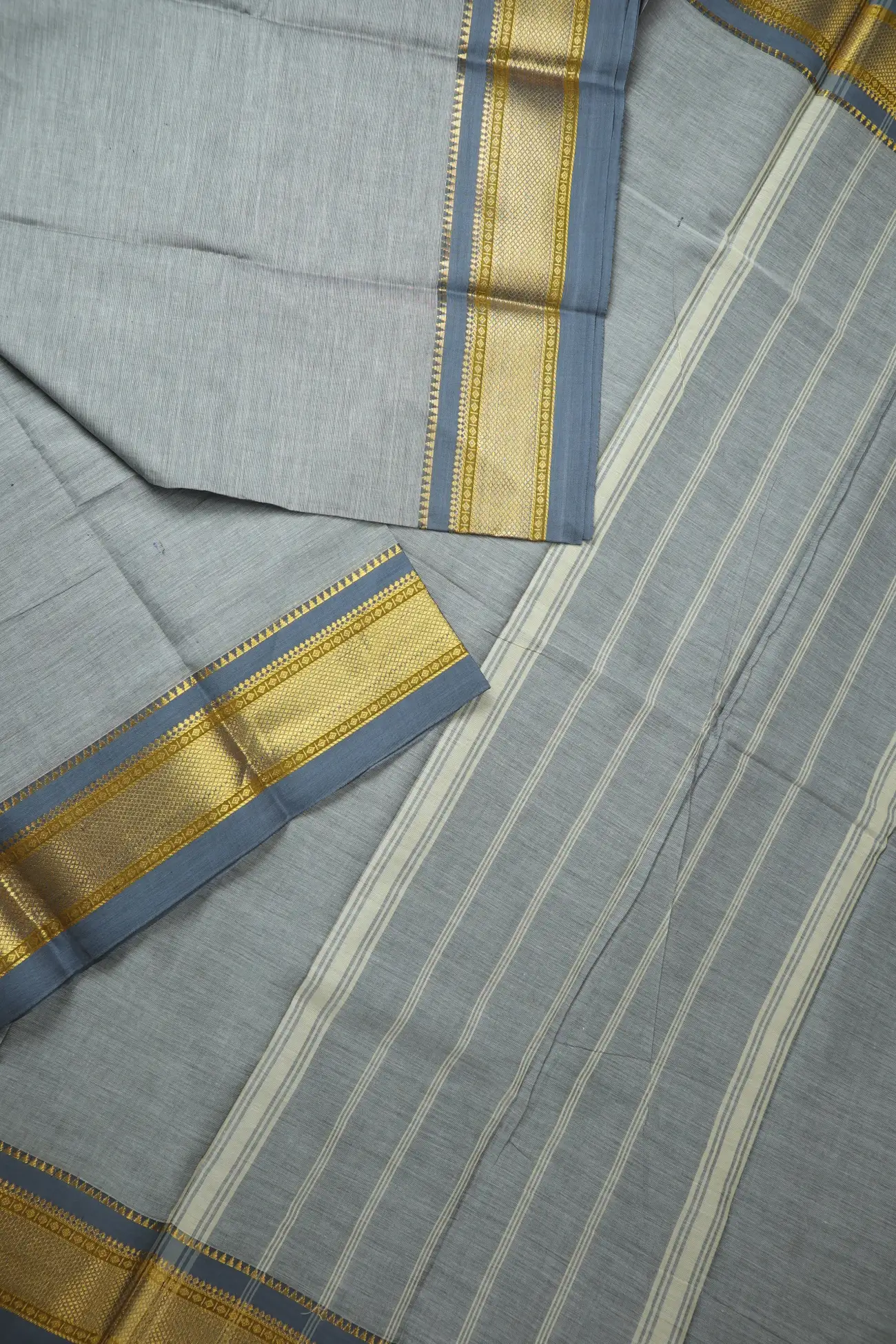 grey-bavanji-border-kundavai-saree-kun000122-b