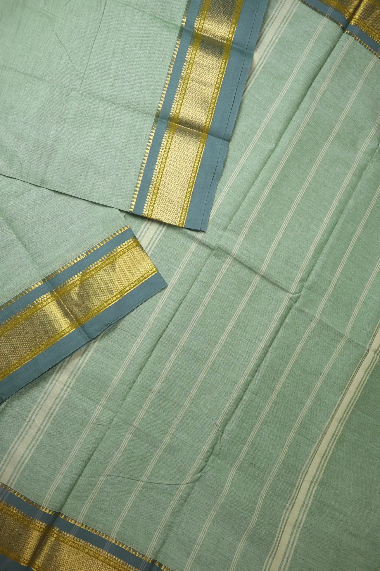 pista-green-bavanji-border-kundavai-saree-kun000125-b
