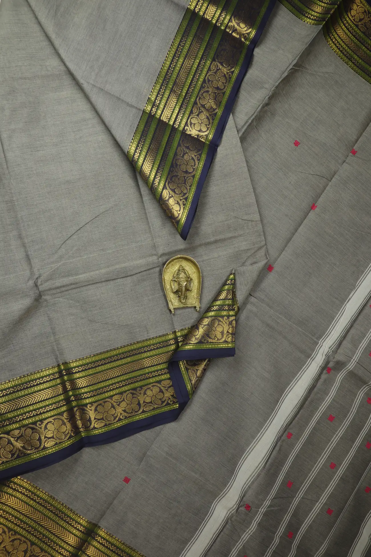 grey-flower-zigzag-grand-chettinad-saree-gc002941-a