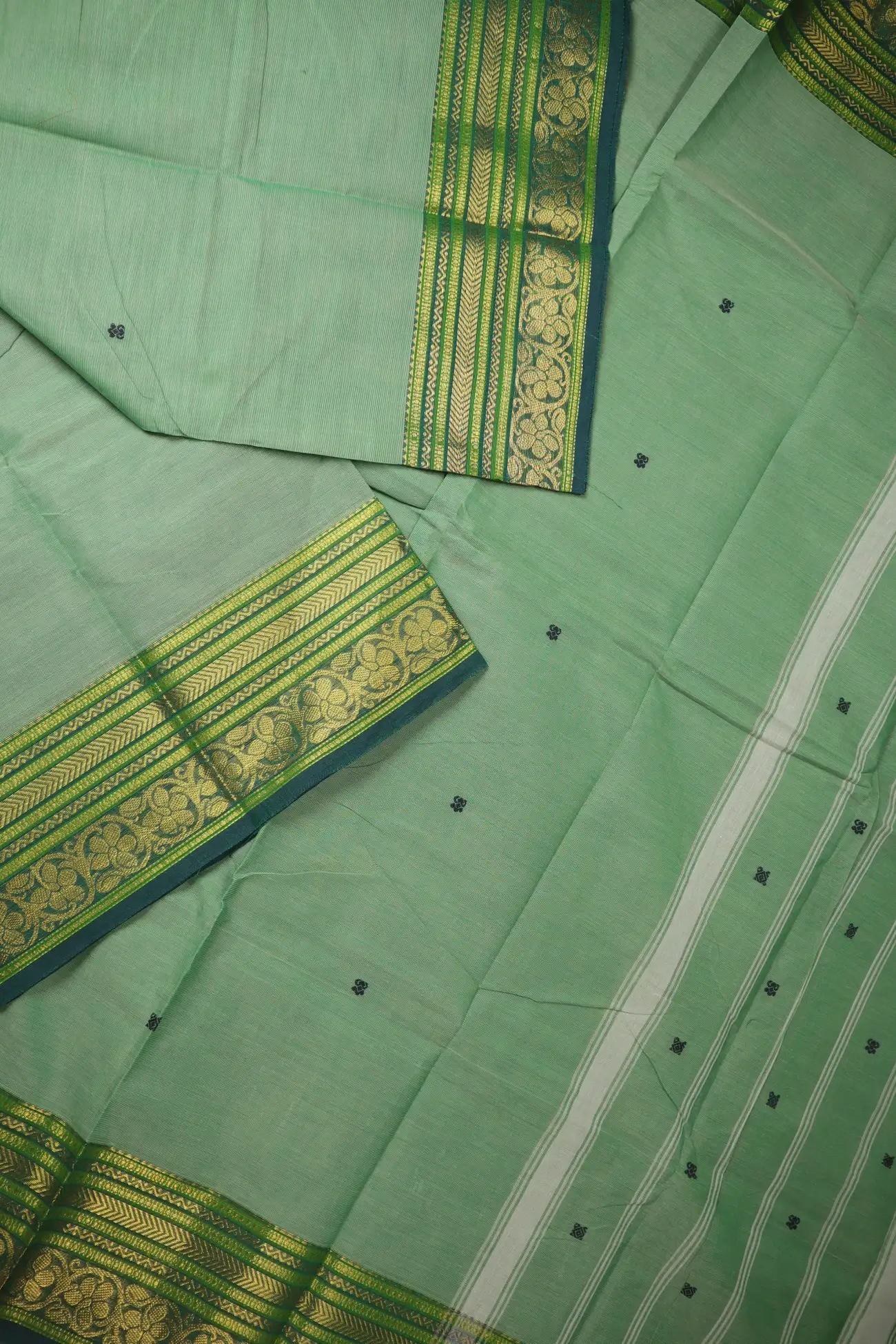 pista-green-flower-zigzag-grand-chettinad-saree-gc002939-b