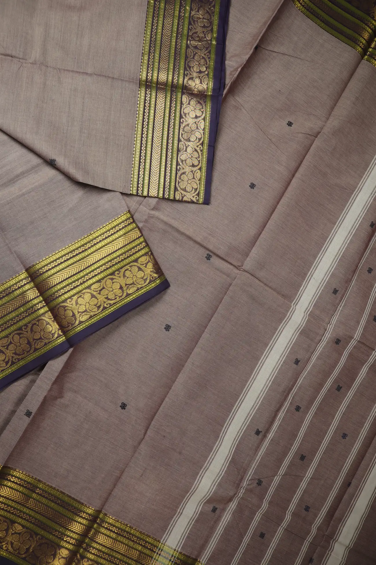 dim-gray-flower-zigzag-grand-chettinad-saree-gc002938-b
