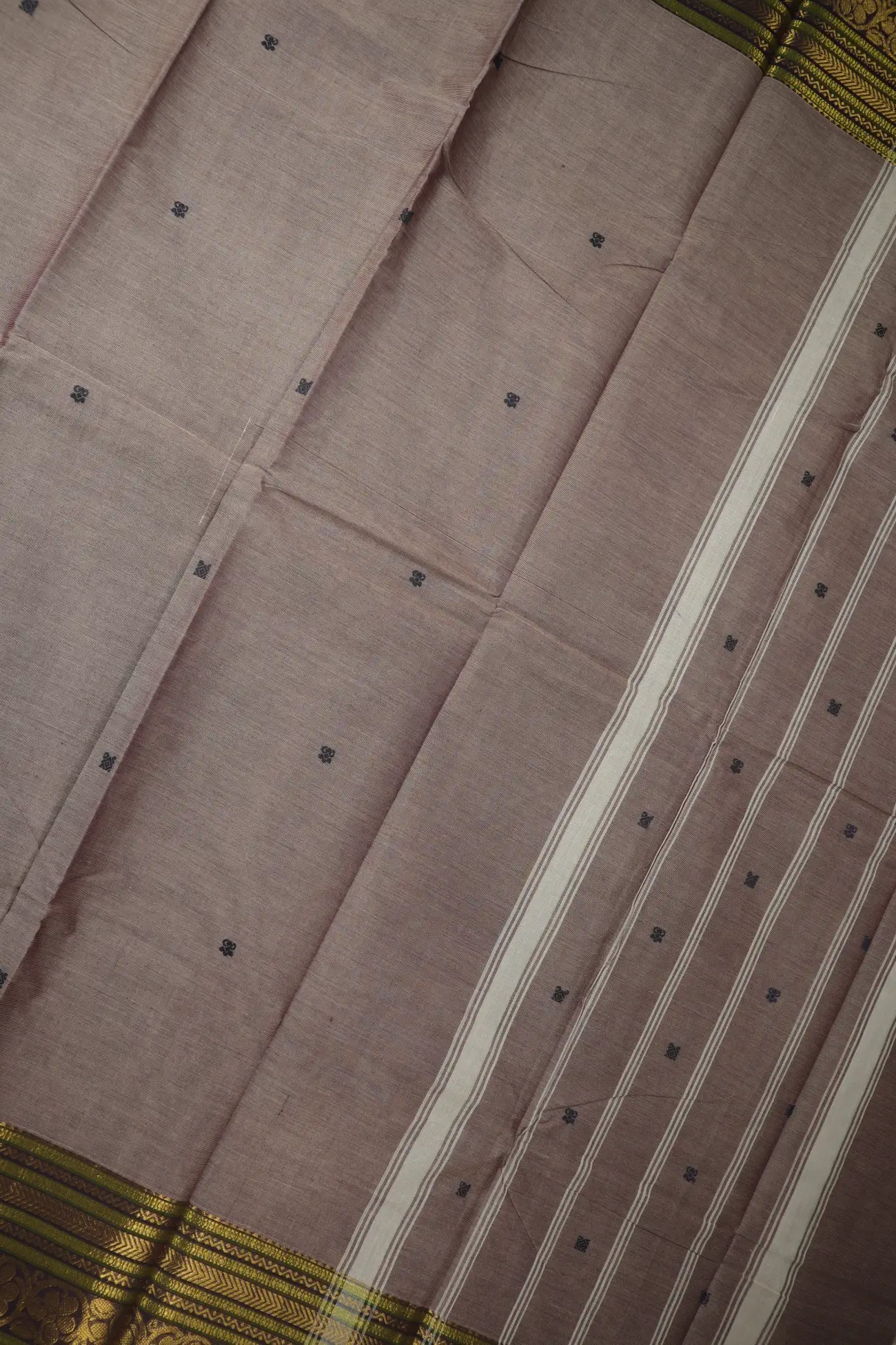 dim-gray-flower-zigzag-grand-chettinad-saree-gc002938-c