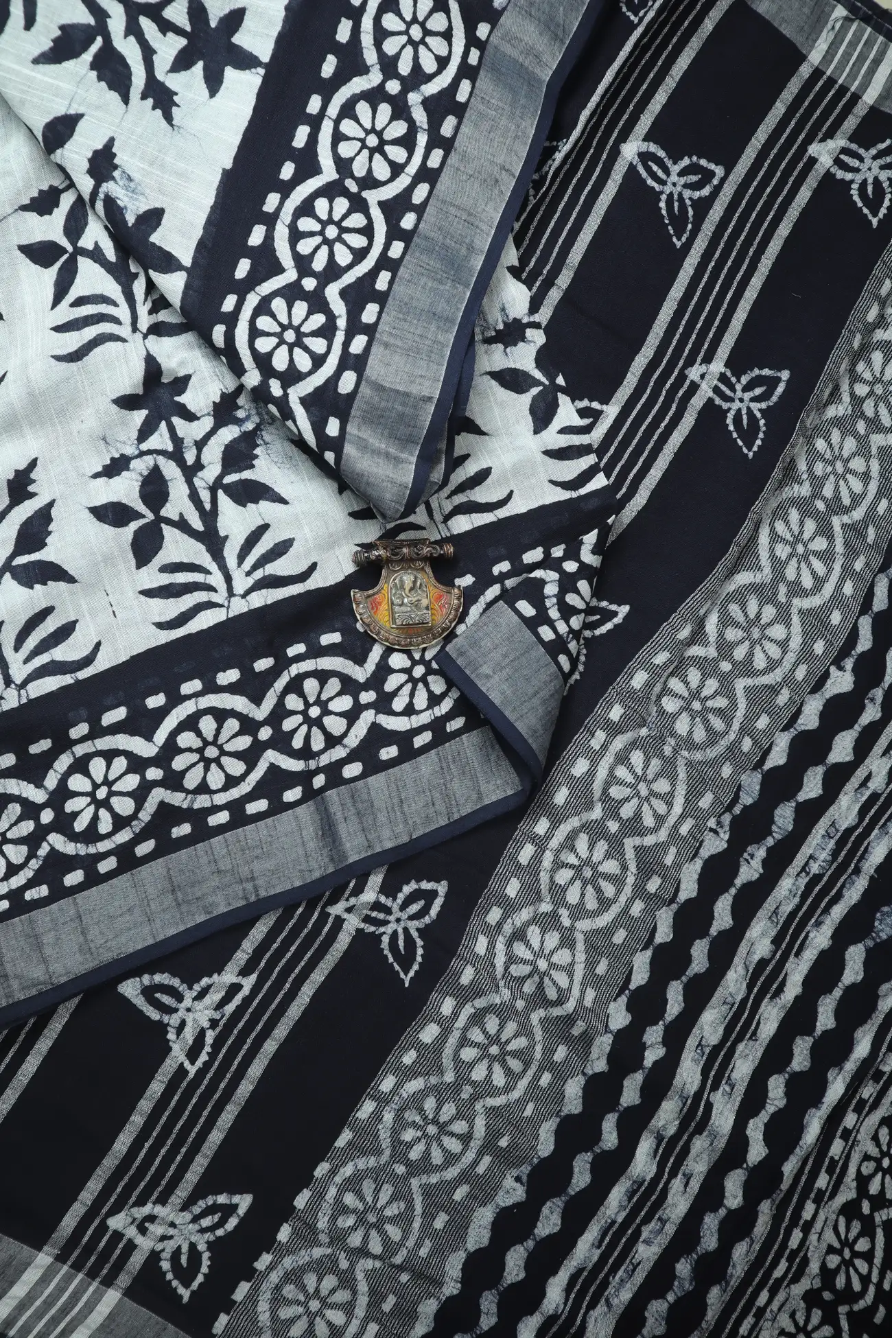 white-flower-linen-block-printed-saree-lnp000182-a