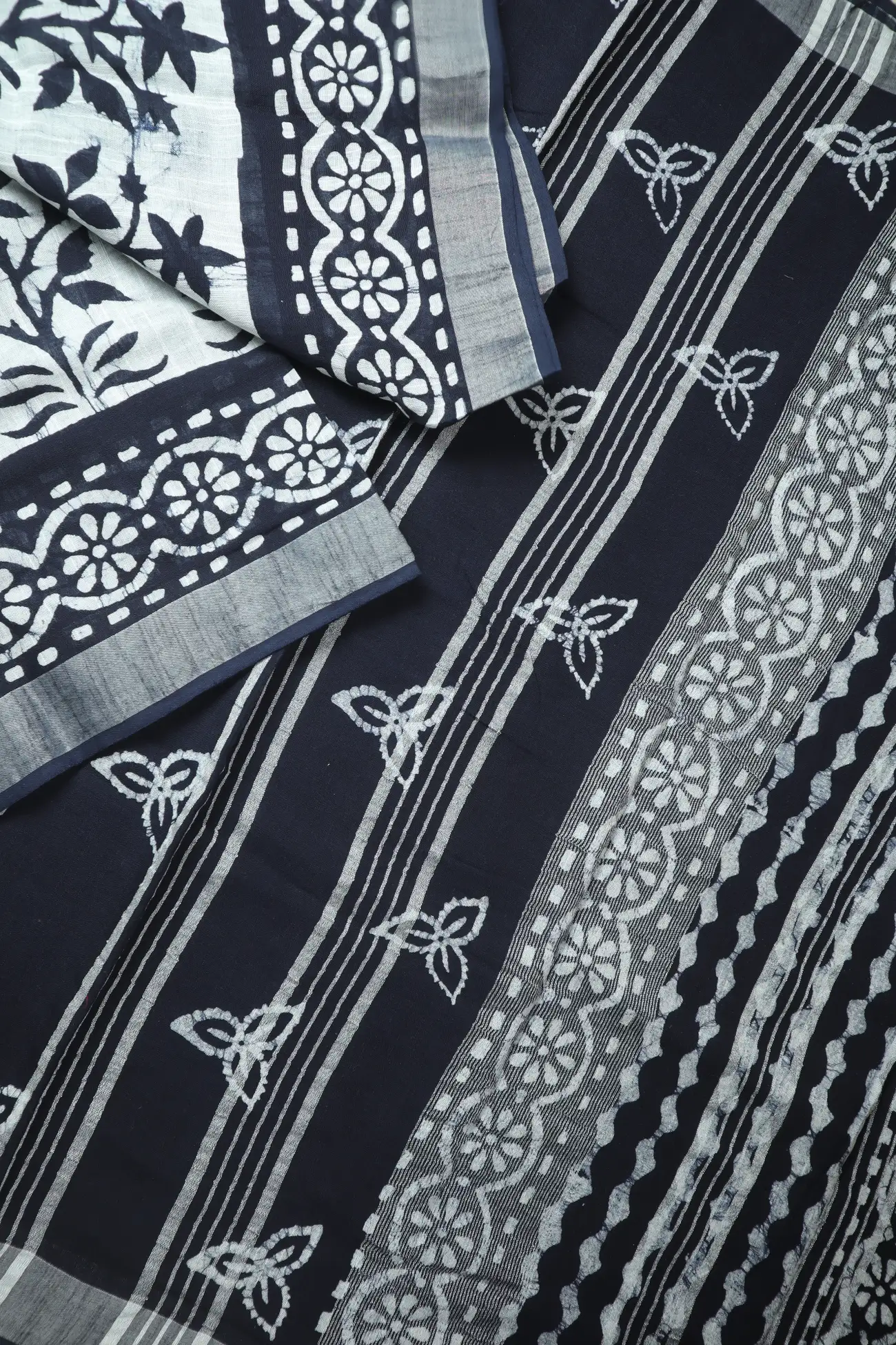 white-flower-linen-block-printed-saree-lnp000182-b