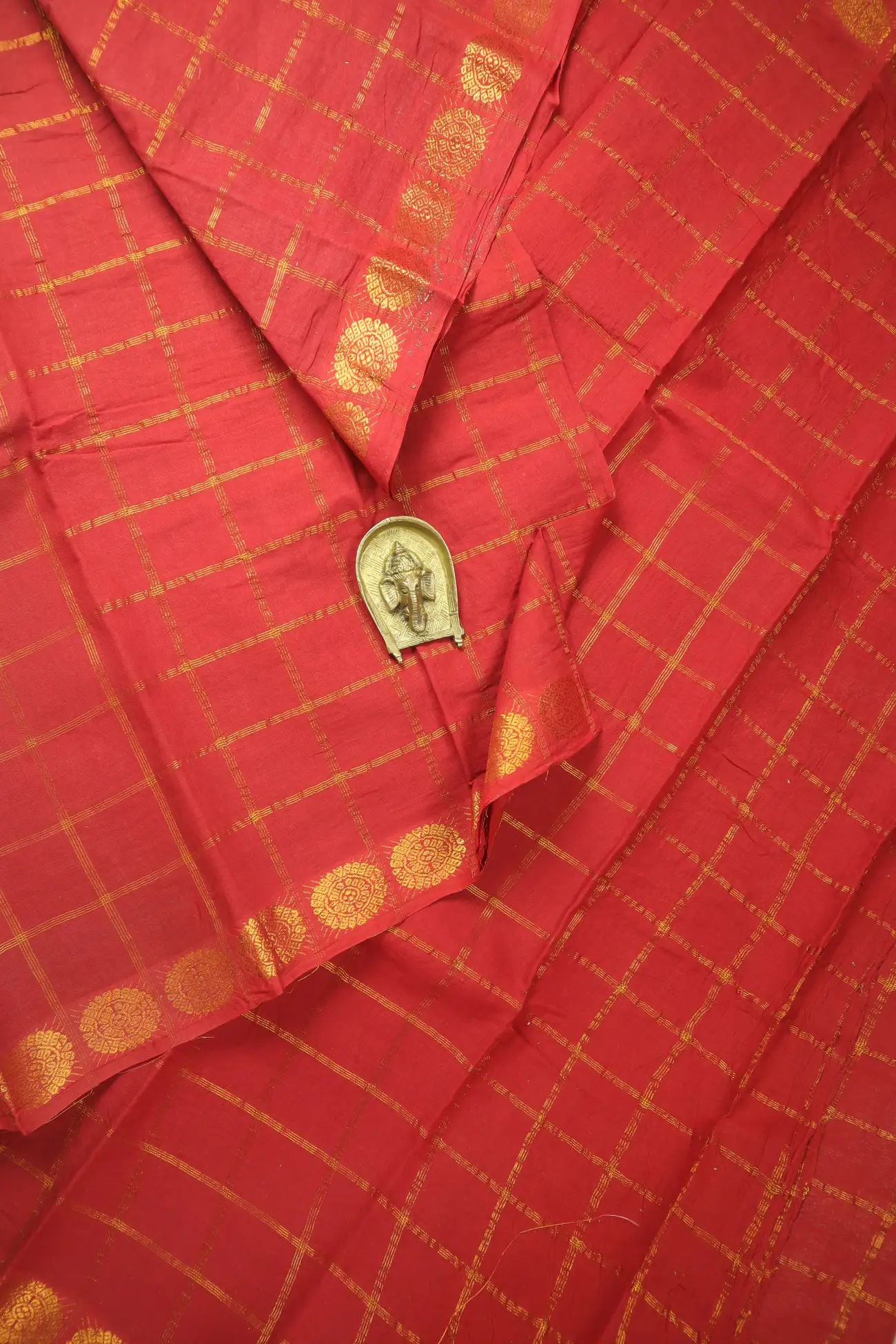 dark-maroon-kamalam-butta-madurai-sungudi-saree-ss006697-a