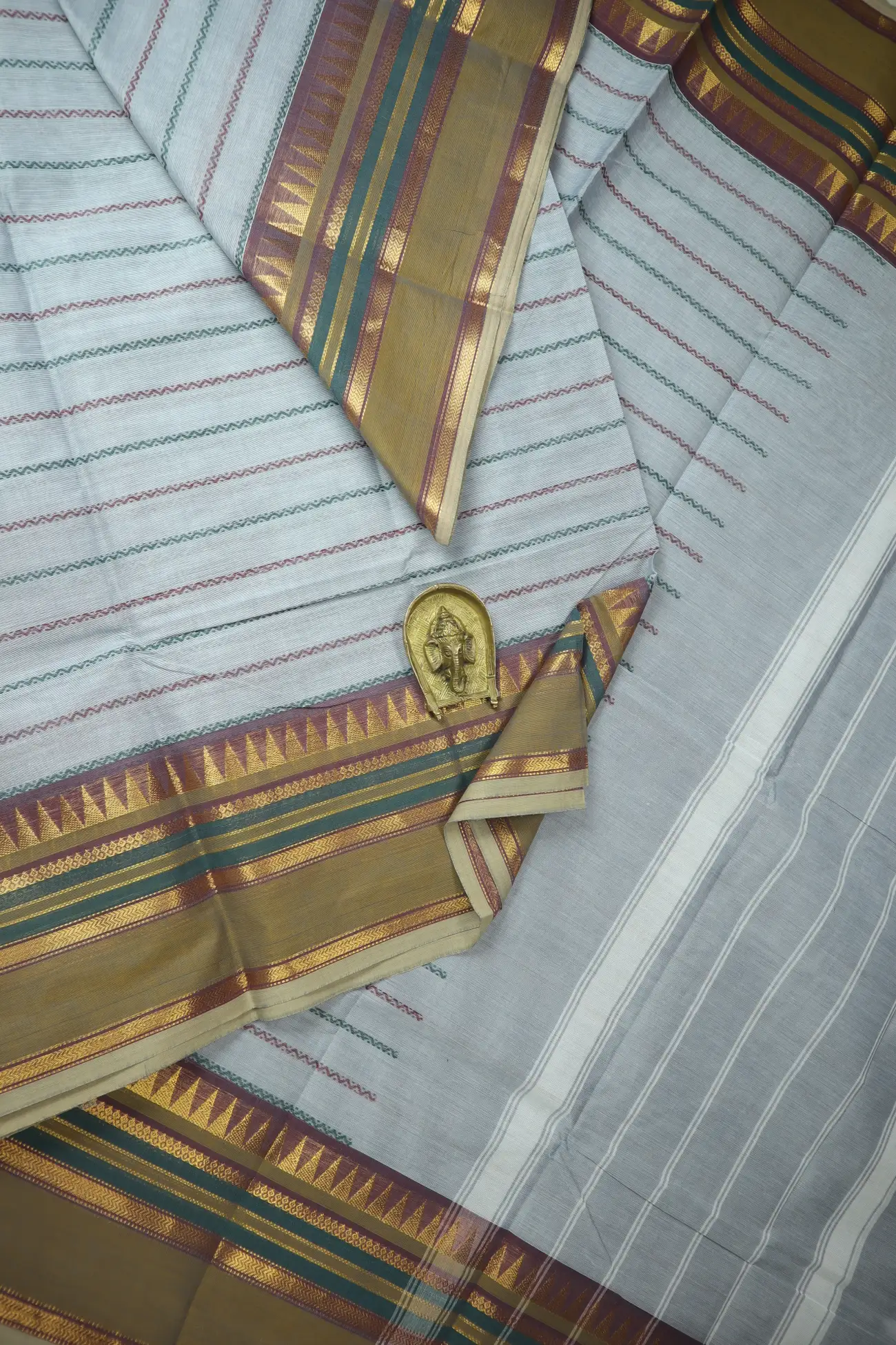 light-gray-veldhari-temple-grand-chettinad-saree-gc002928-a