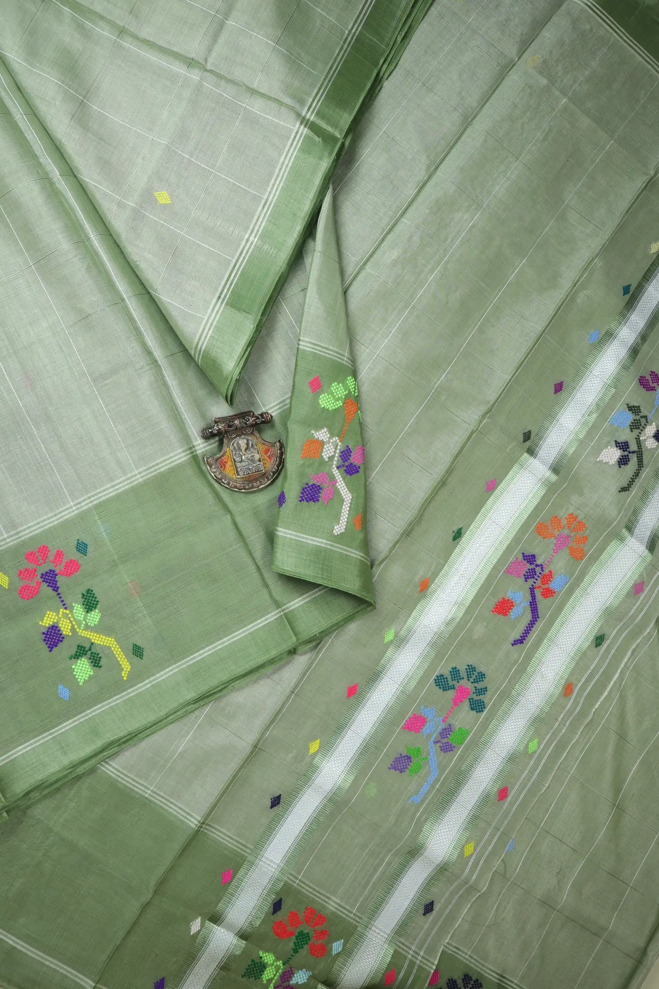 dark-sea-green-flower-chedi-butta-saree-cb000535-a