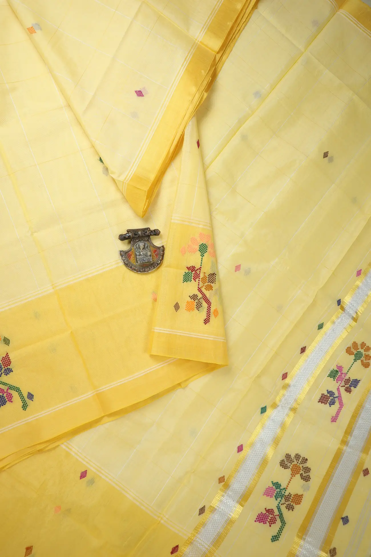 ivory-flower-chedi-butta-saree-cb000530-a