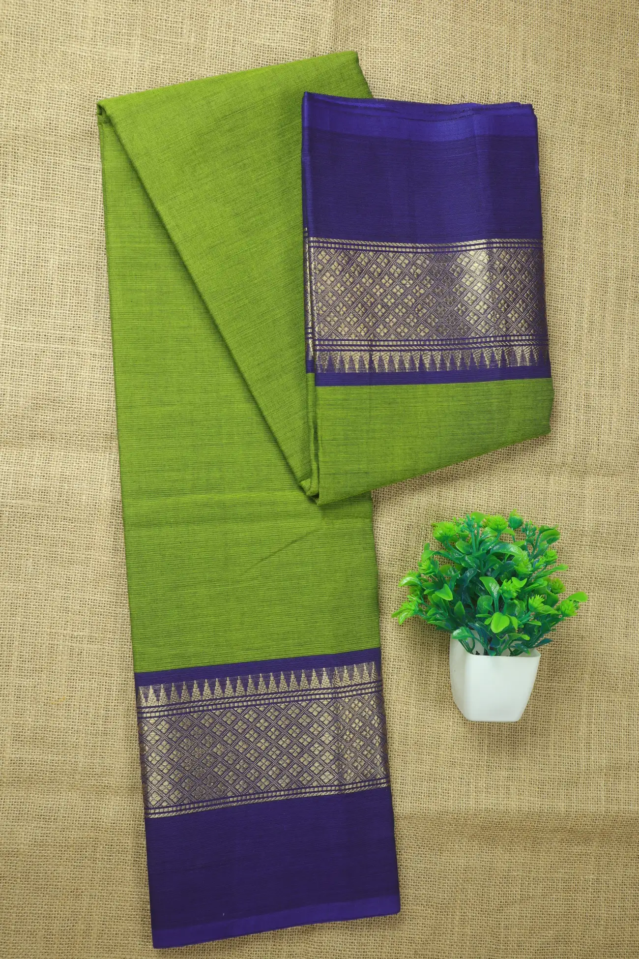 green-flower-oosi-gopuram-malarkodi-saree-mk008479-a