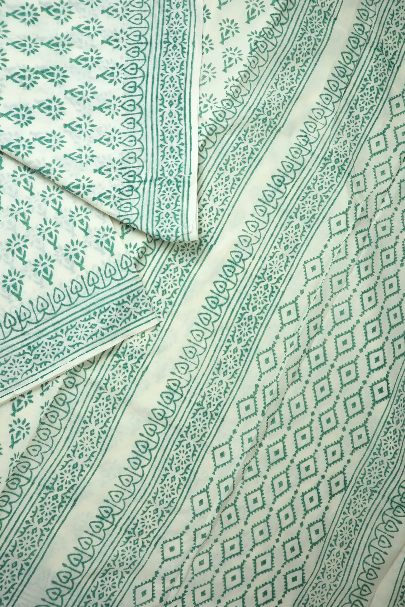 white-flower-mulmul-cotton-saree-mm001981-b