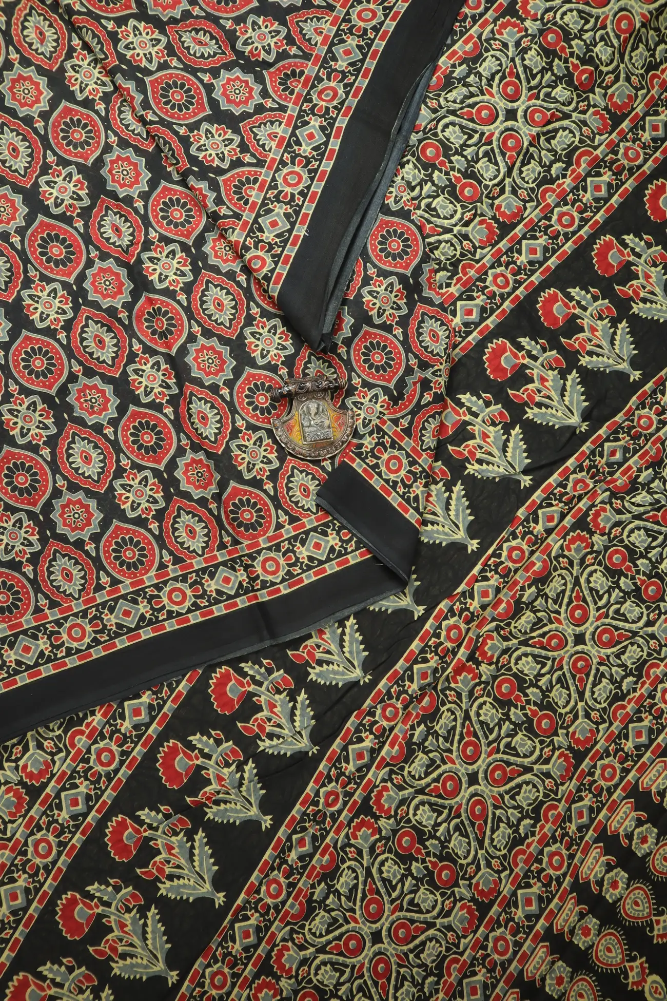 black-flower-ajrakh-mulmul-cotton-saree-mm001971-a