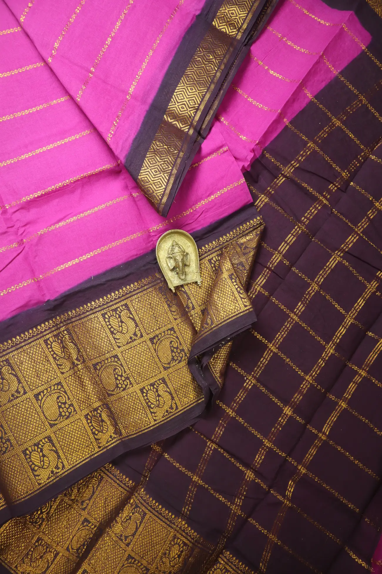 purple-veldhari-peacock-madurai-sungudi-saree-ss006706-a