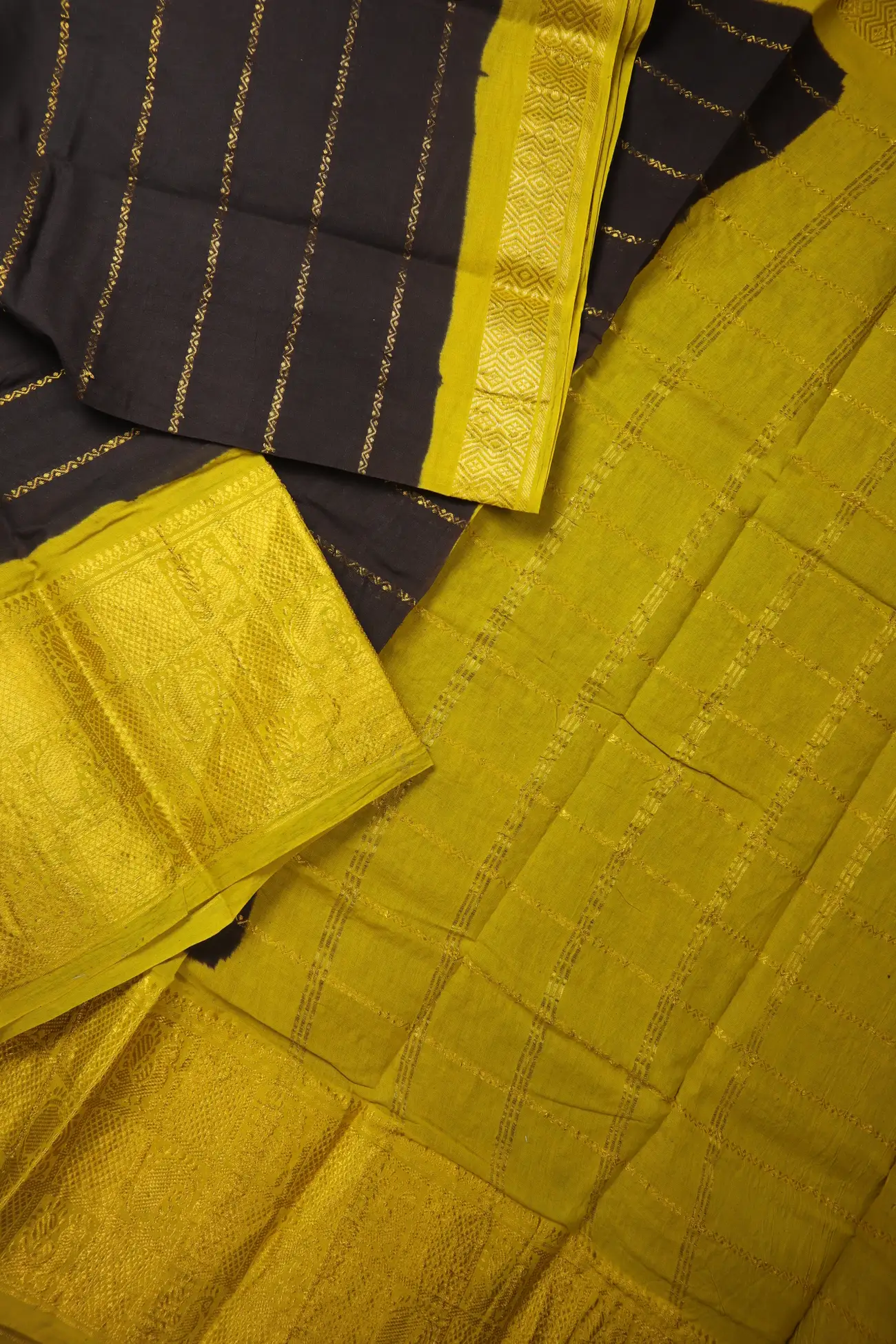 coffee-brown-veldhari-peacock-madurai-sungudi-saree-ss006708-b