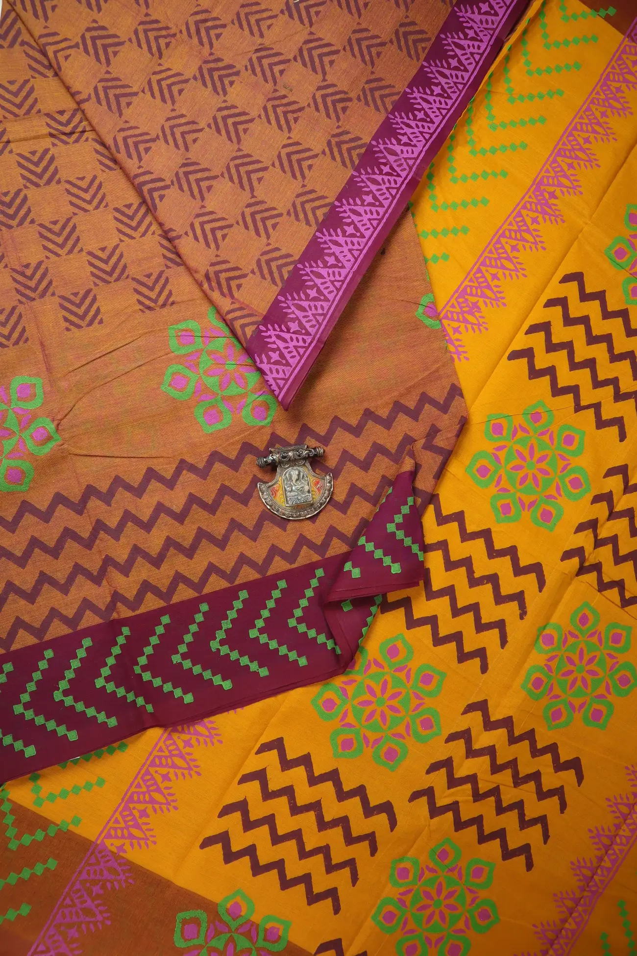 peru-zigzag-temple-chettinad-printed-saree-gc002971-a