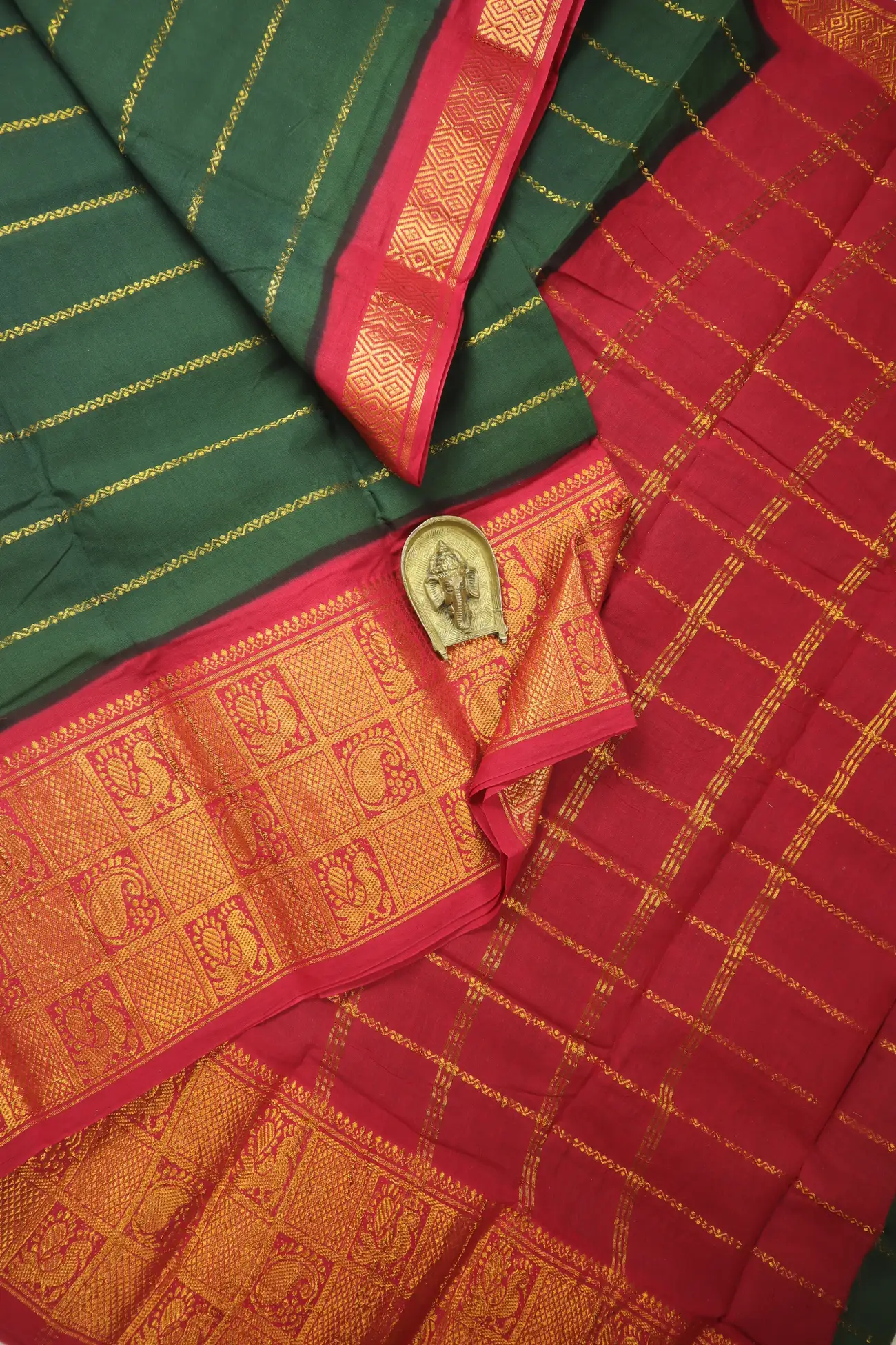 dark-green-peacock-veldhari-madurai-sungudi-saree-ss006712-a