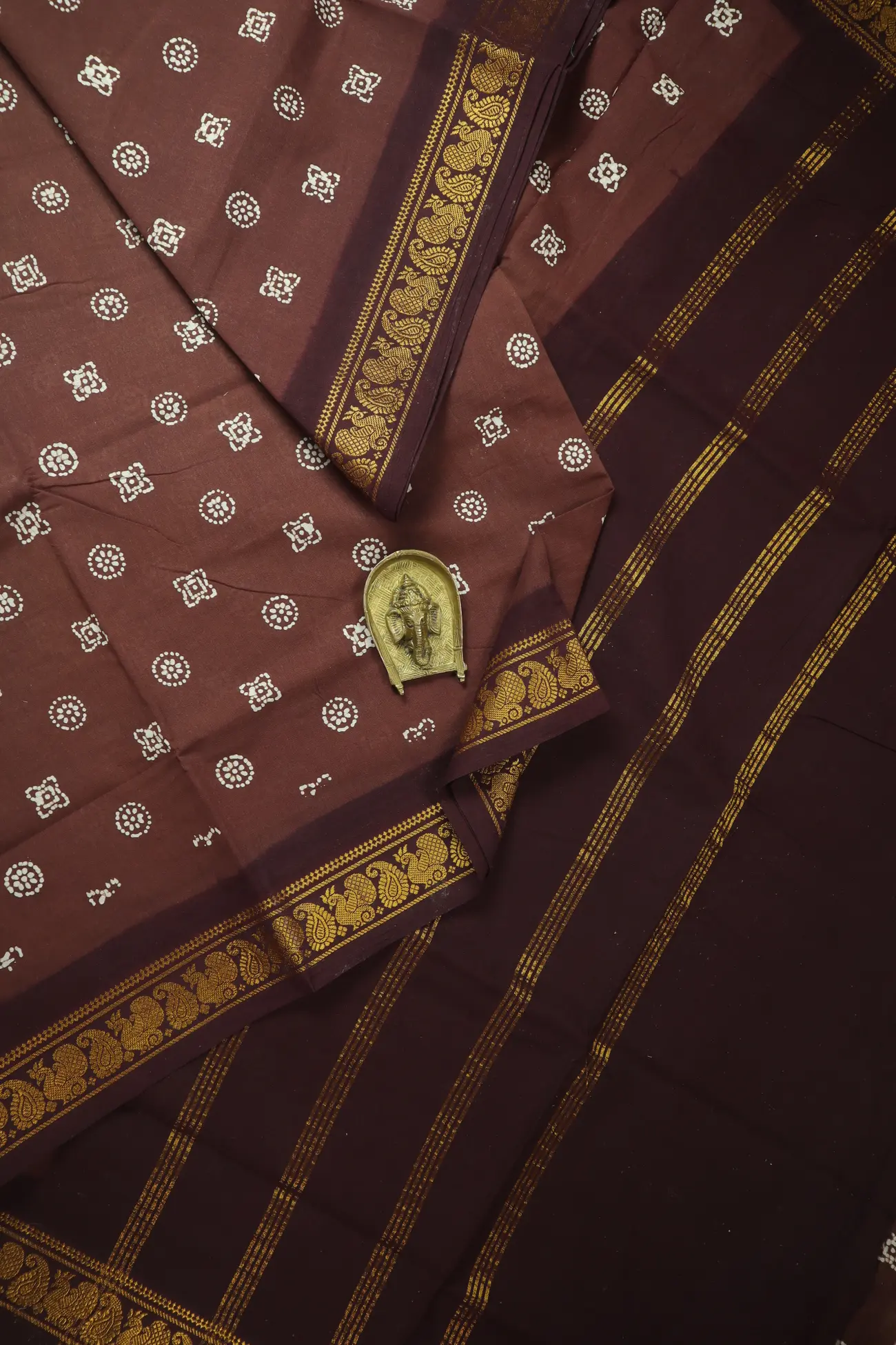brown-flower-mango-madurai-sungudi-saree-ss006681-a