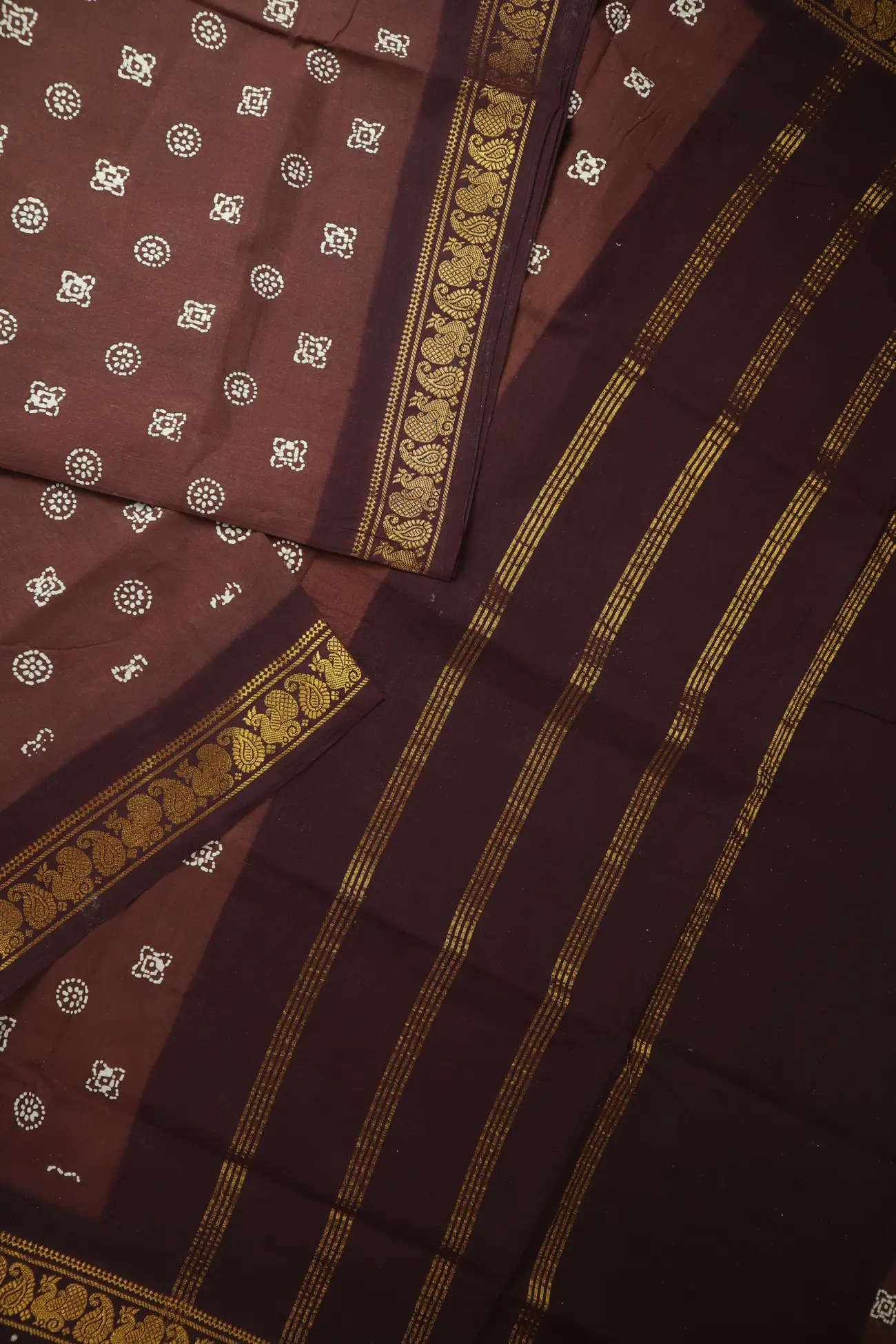 brown-flower-mango-madurai-sungudi-saree-ss006681-b