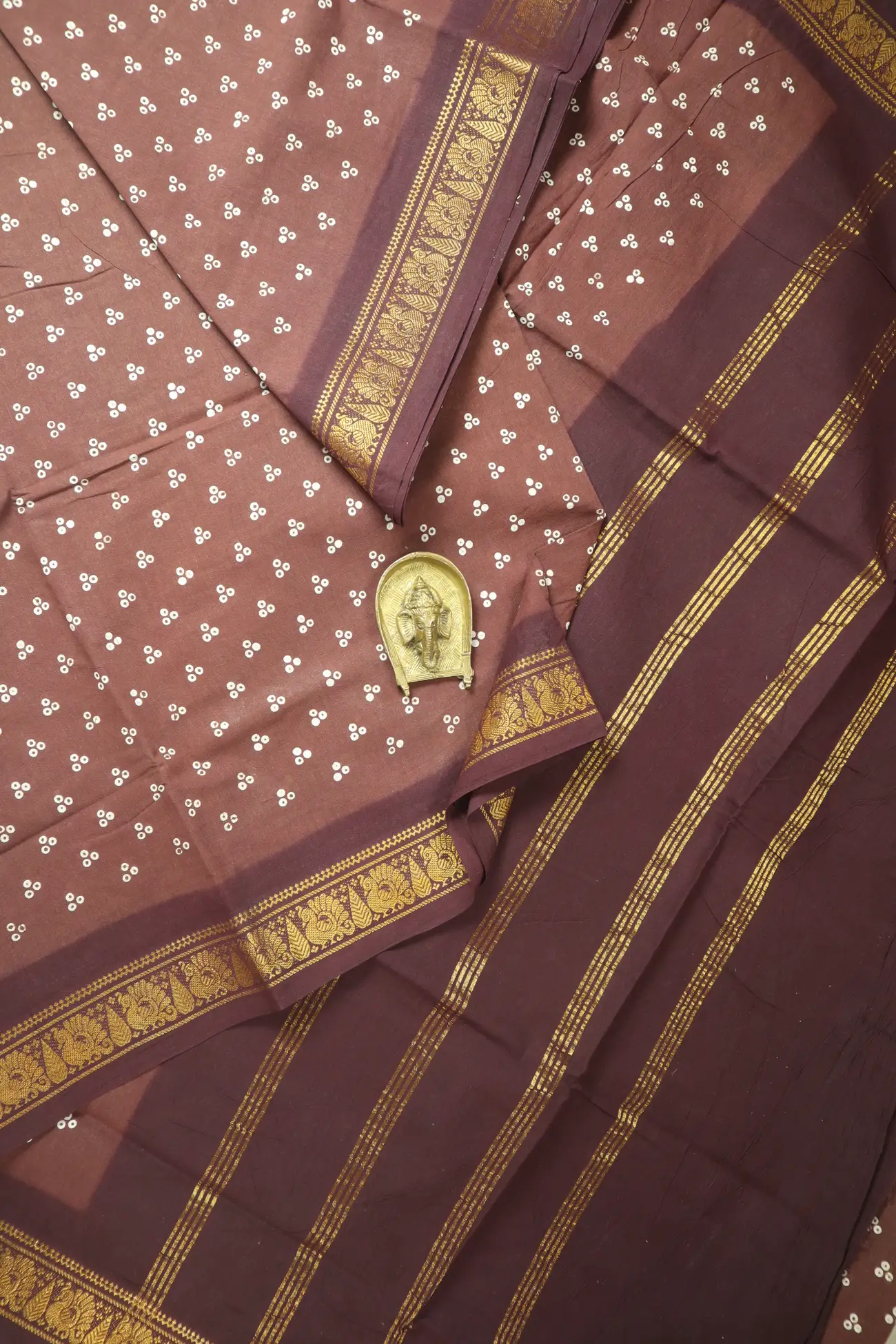 brown-peacock-dots-madurai-sungudi-saree-ss006636-a