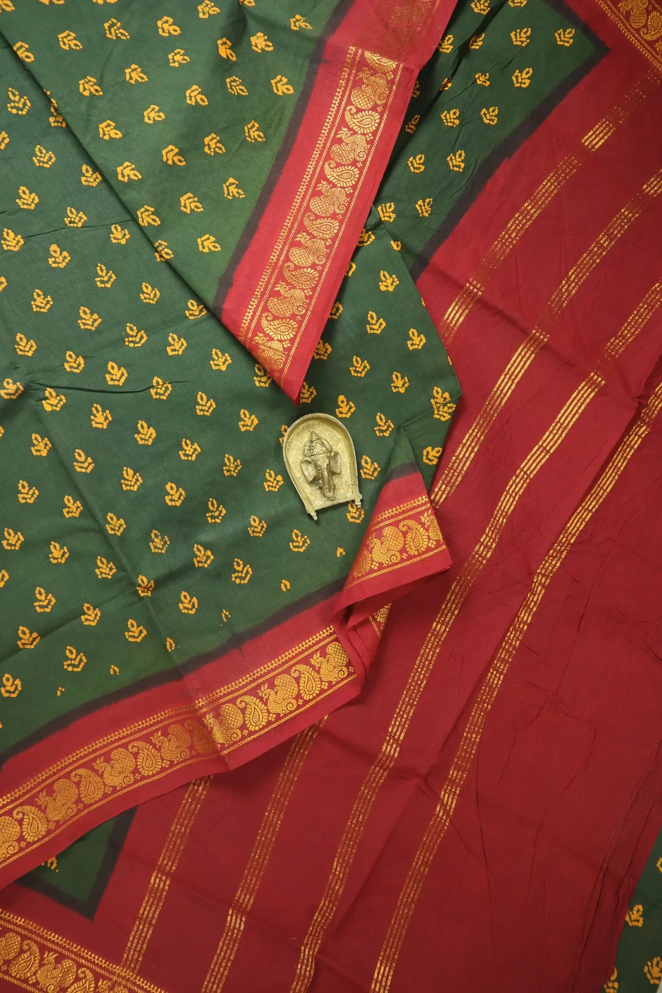 dark-green-peacock-mango-heart-madurai-sungudi-saree-ss006719-a