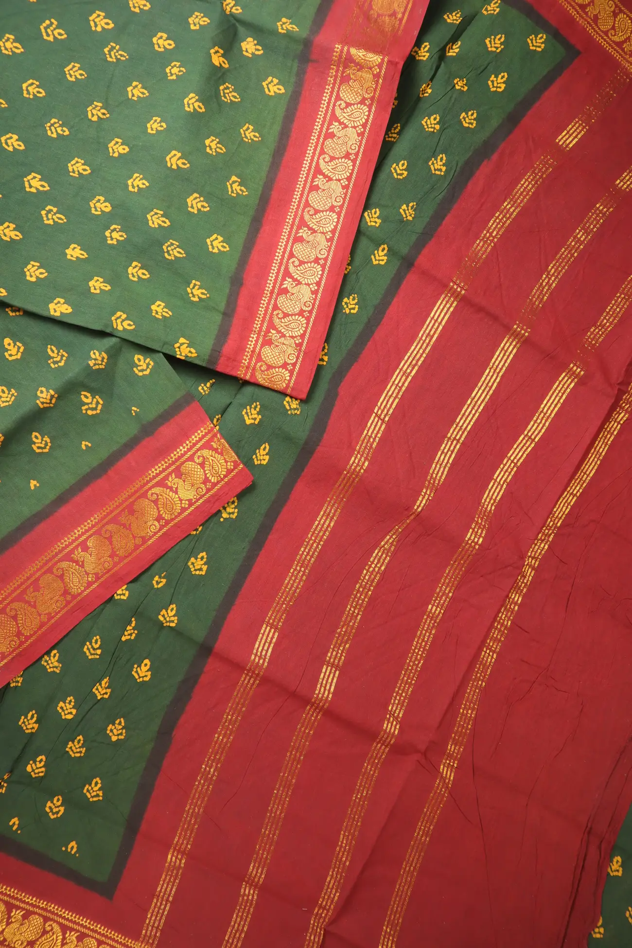 dark-green-peacock-mango-heart-madurai-sungudi-saree-ss006719-b