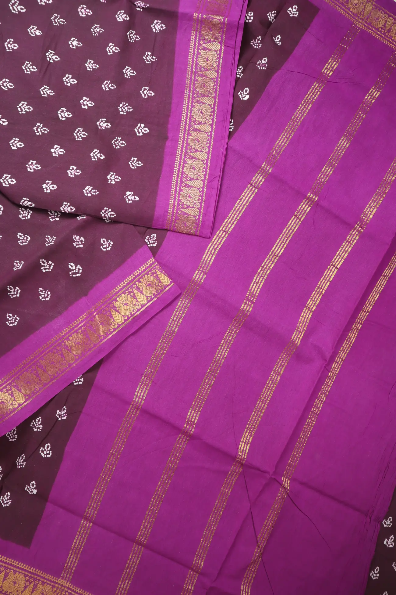 brown-flower-heart-peacock-madurai-sungudi-saree-ss006651-b