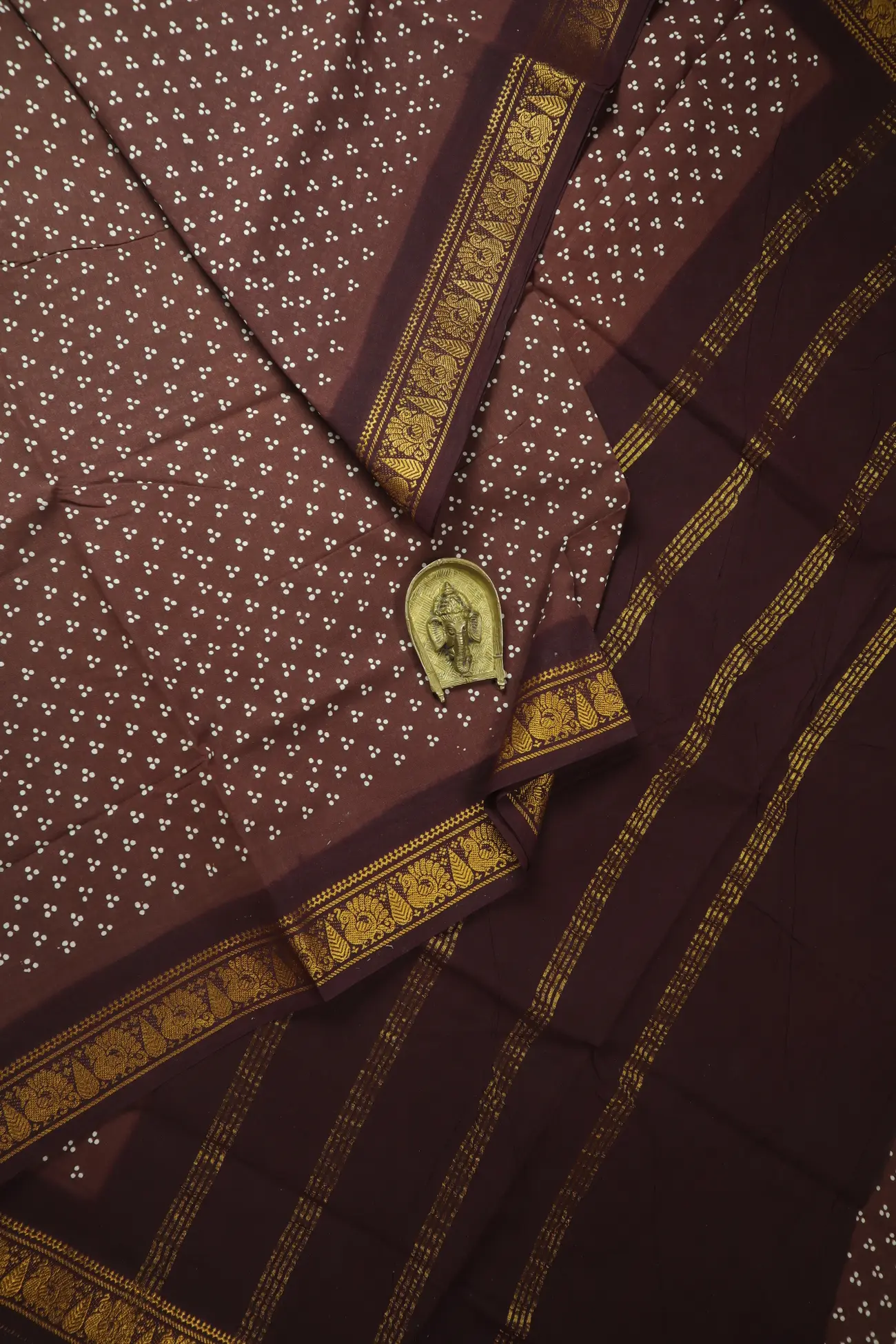 coffee-brown-dots-peacock-madurai-sungudi-saree-ss006615-a