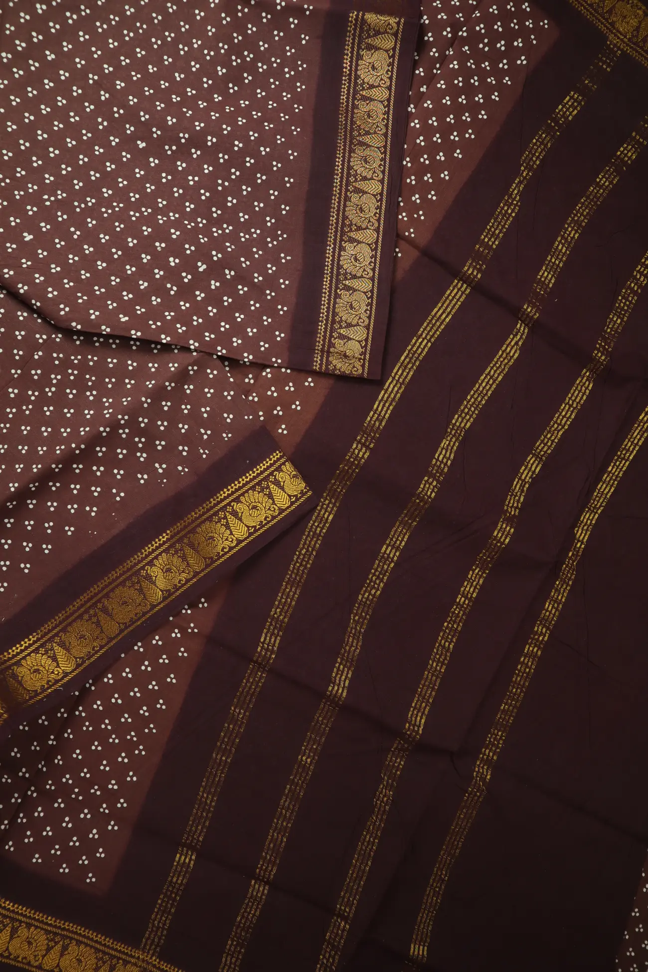 coffee-brown-dots-peacock-madurai-sungudi-saree-ss006615-b