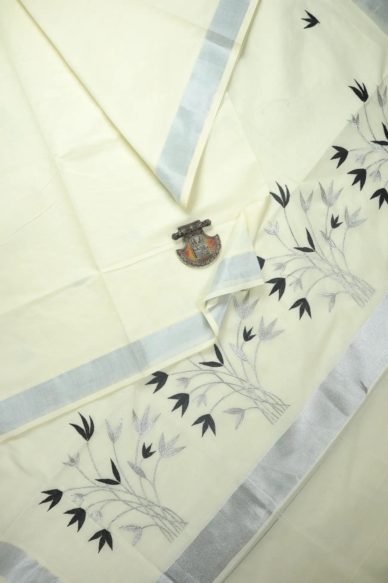 off-white-leaf-kerala-saree-kls000230-a