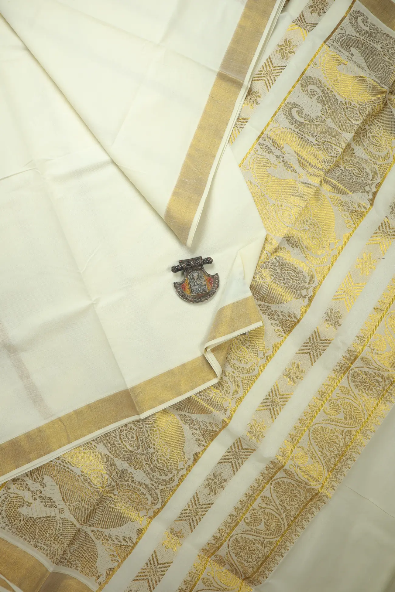 off-white-peacock-kerala-saree-kls000234-a