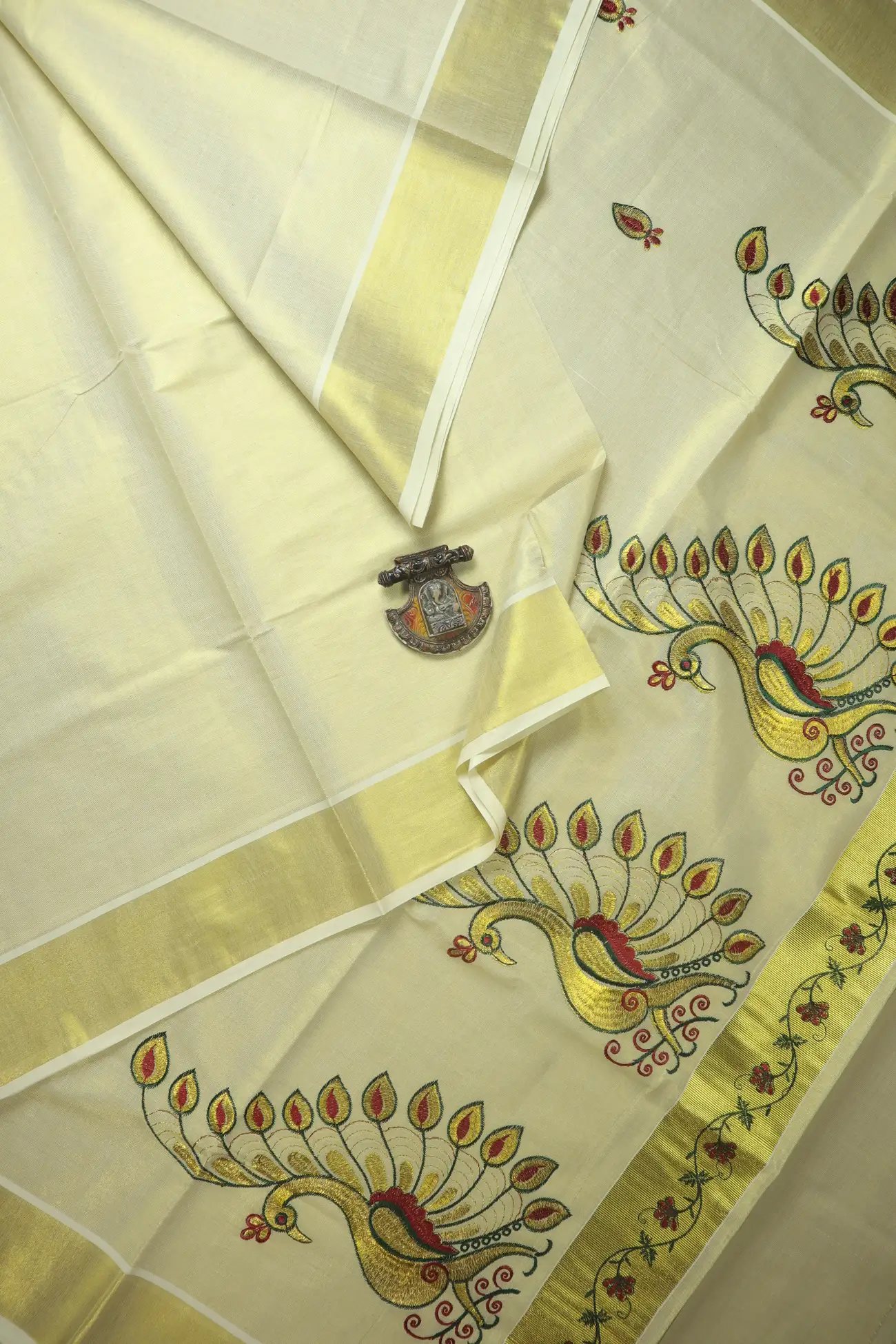off-white-peacock-kerala-saree-kls000261-a