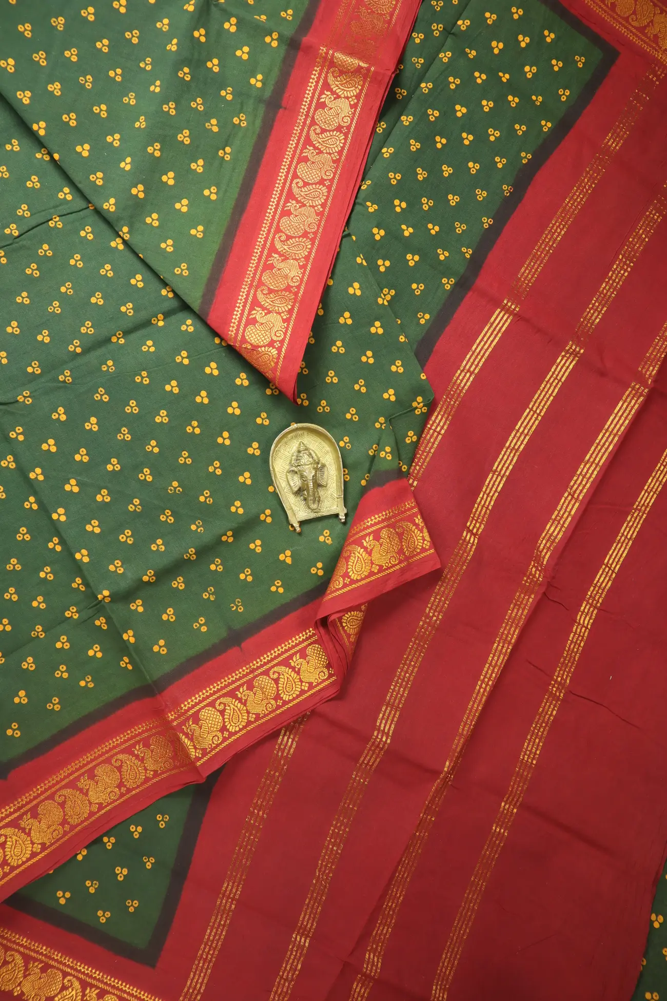 dark-green-dots-peacock-mango-madurai-sungudi-saree-ss006720-a