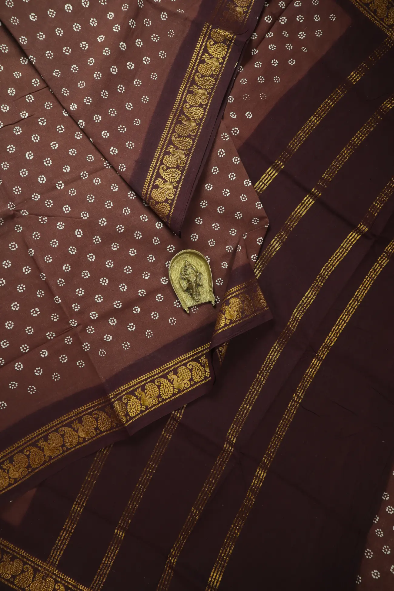coffee-brown-dots-mango-peacock-madurai-sungudi-saree-ss006617-a