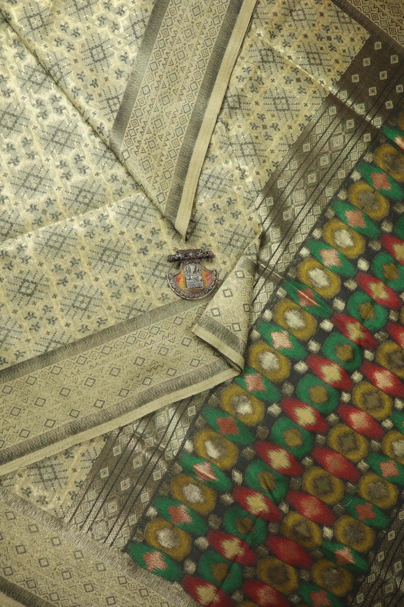 grey-diamoned-flower-fancy-saree-fs000038-a